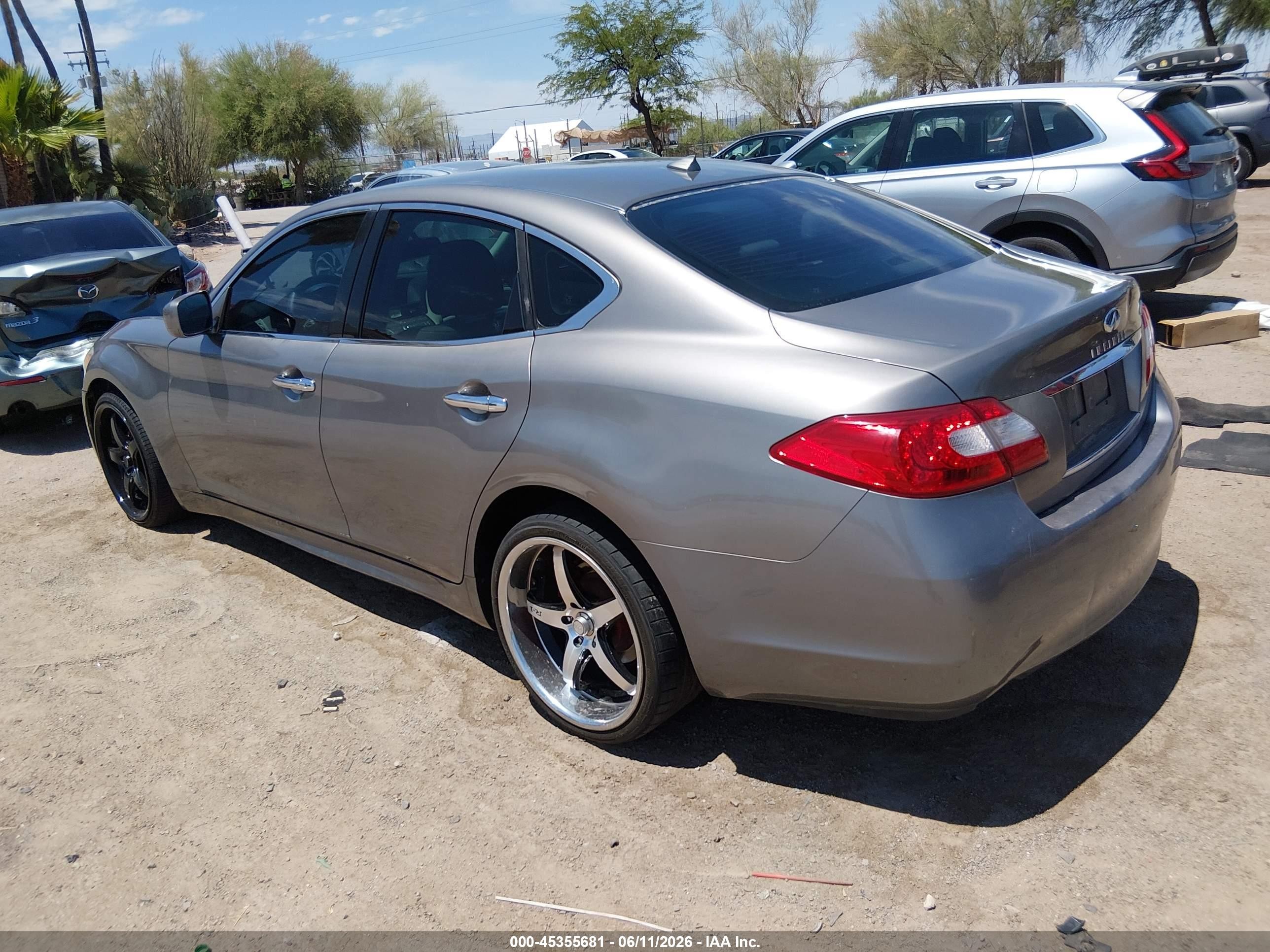 2011 Infiniti M37 Silver vin: JN1BY1AP5BM325812