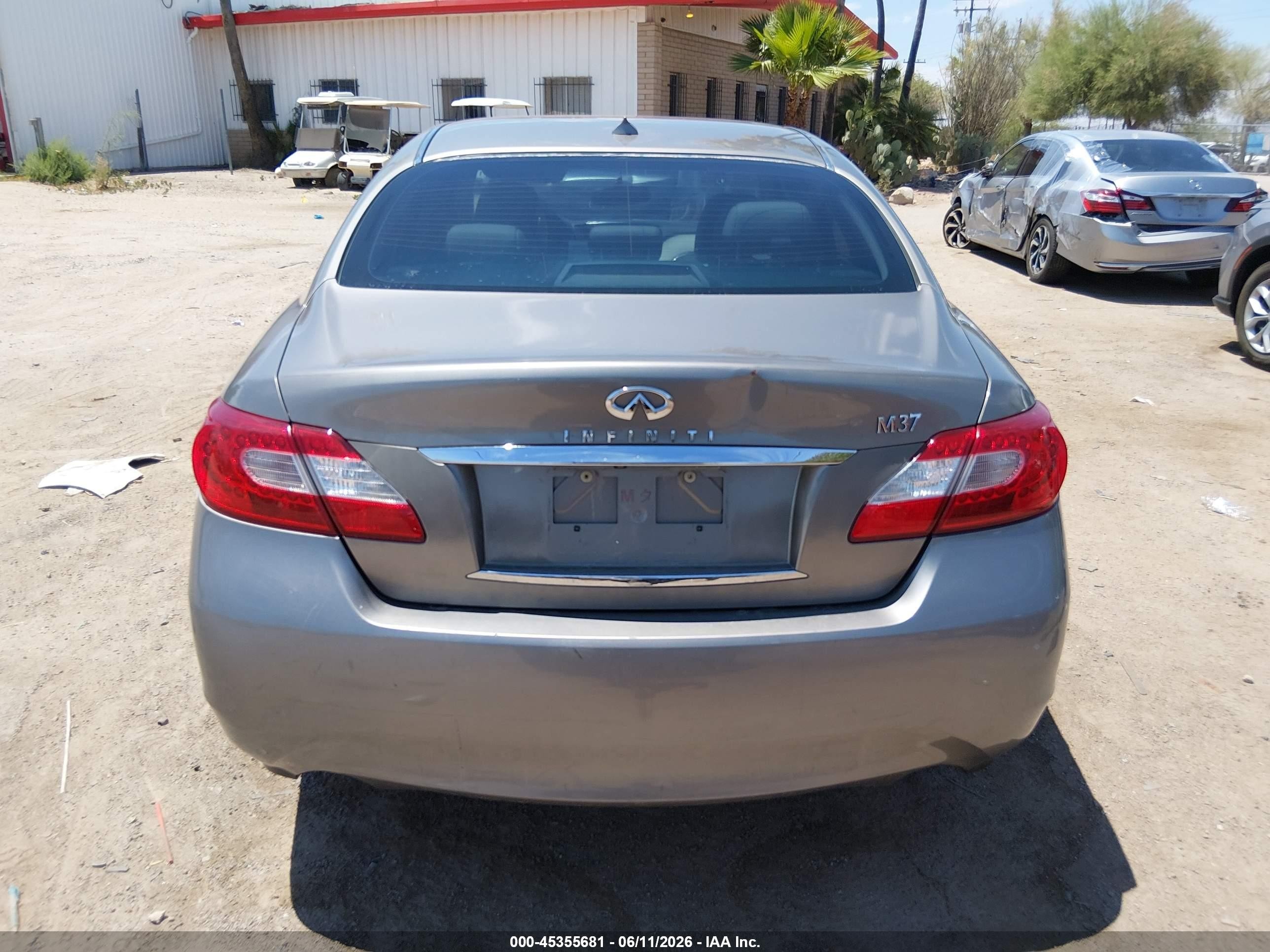 2011 Infiniti M37 Silver vin: JN1BY1AP5BM325812