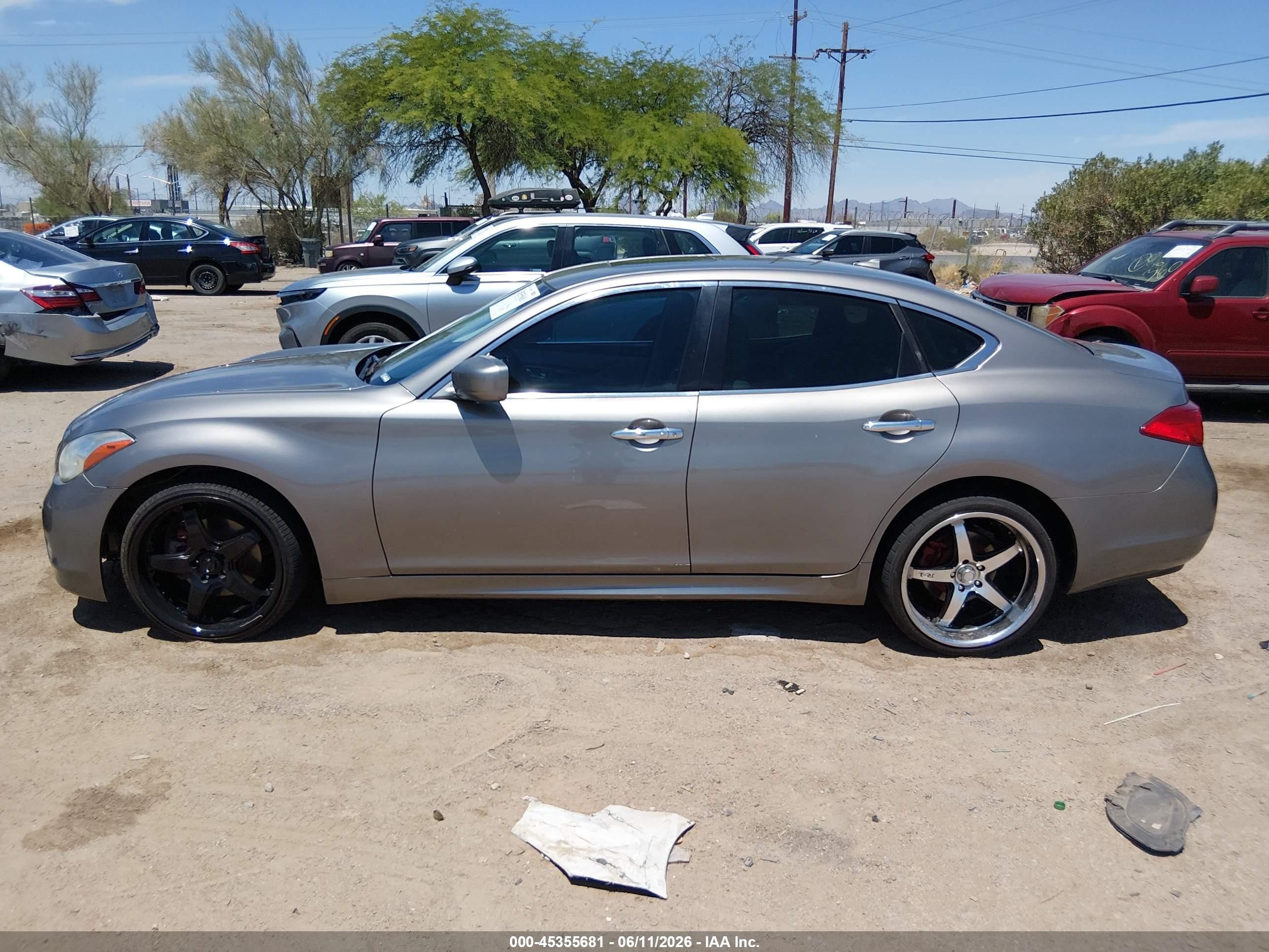 2011 Infiniti M37 Silver vin: JN1BY1AP5BM325812