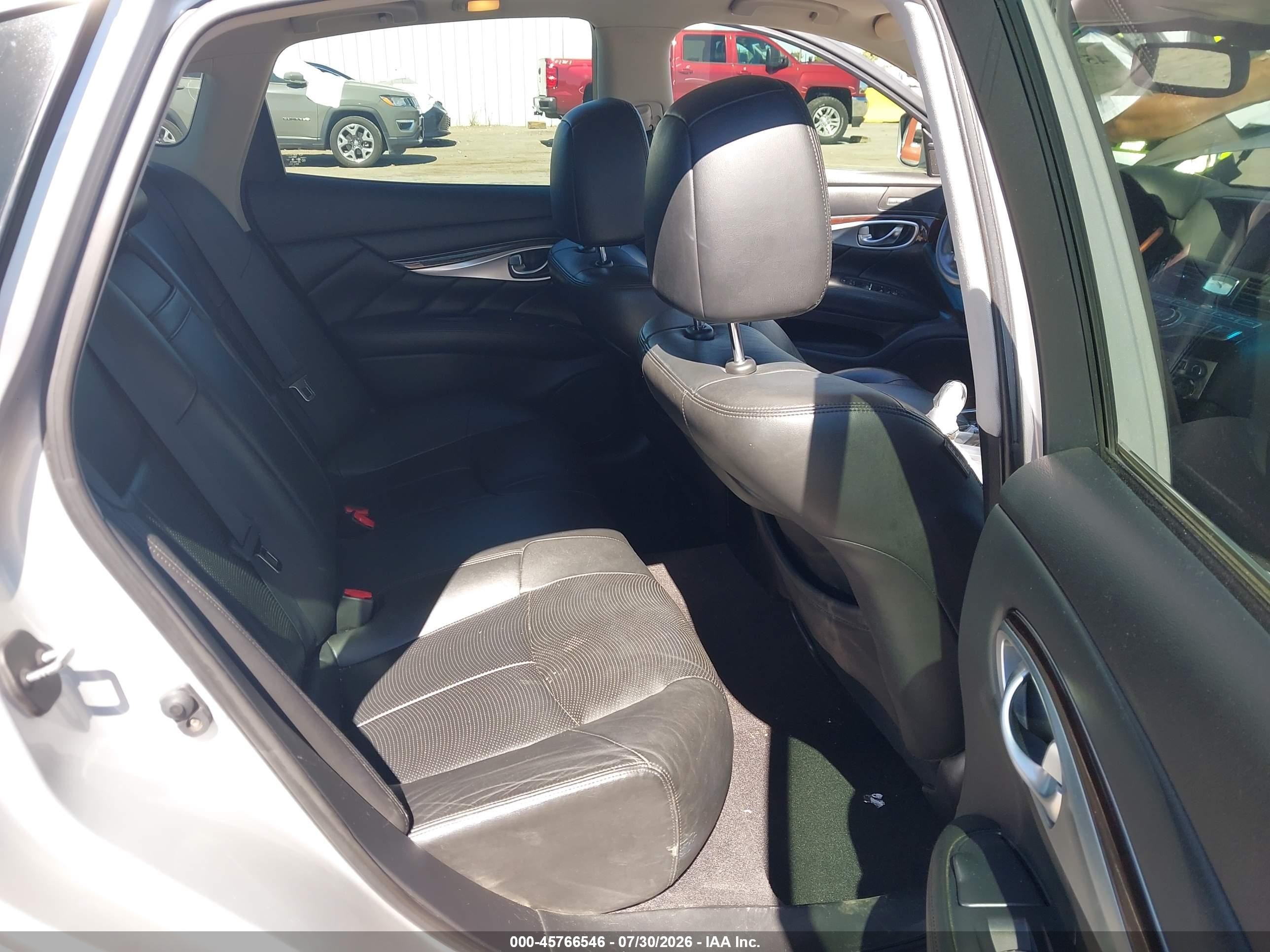 2012 Infiniti M37   Серебряный vin: JN1BY1AP5CM330901