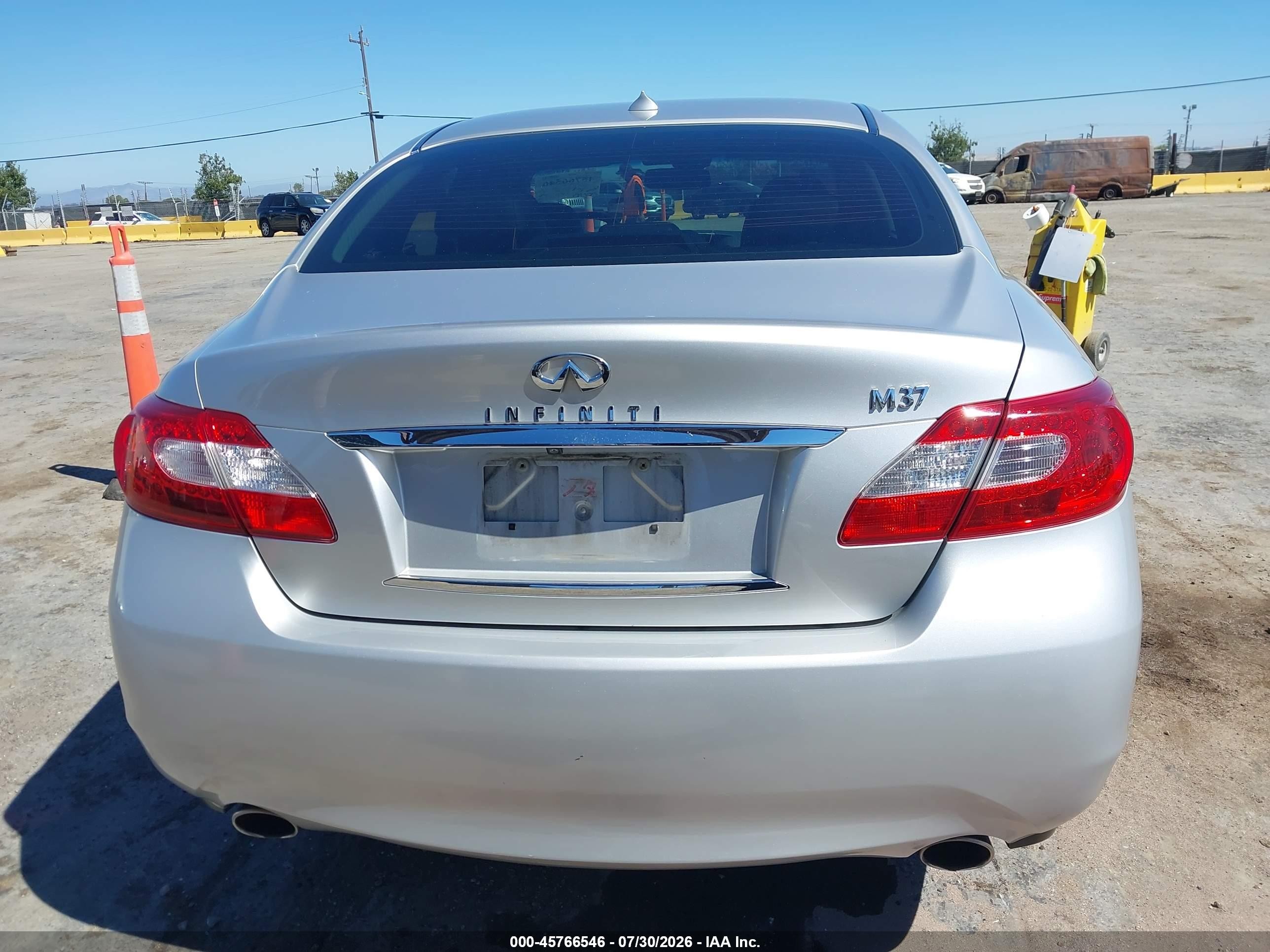 2012 Infiniti M37   Серебряный vin: JN1BY1AP5CM330901