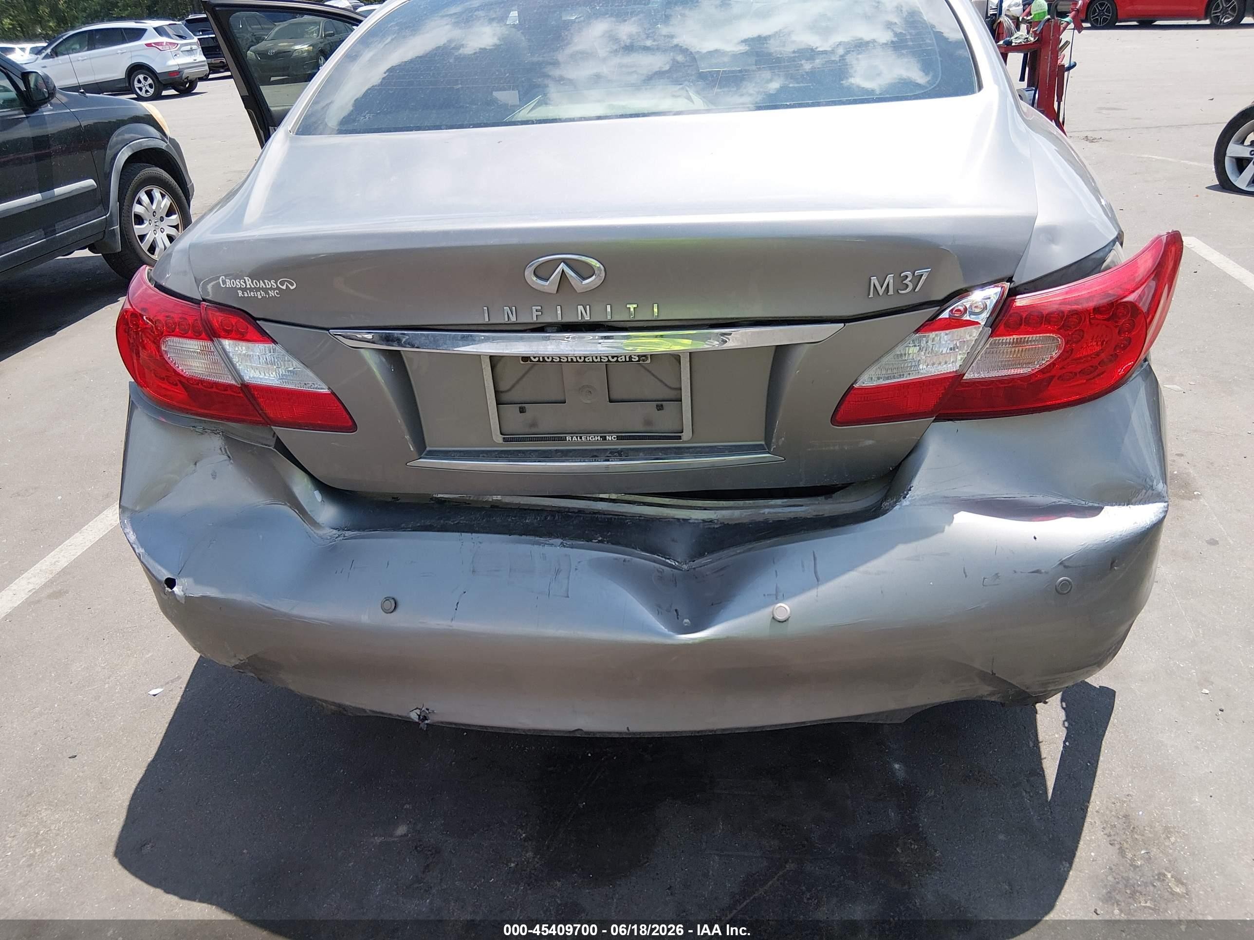 2013 Infiniti M37   Silver vin: JN1BY1AP5DM511790