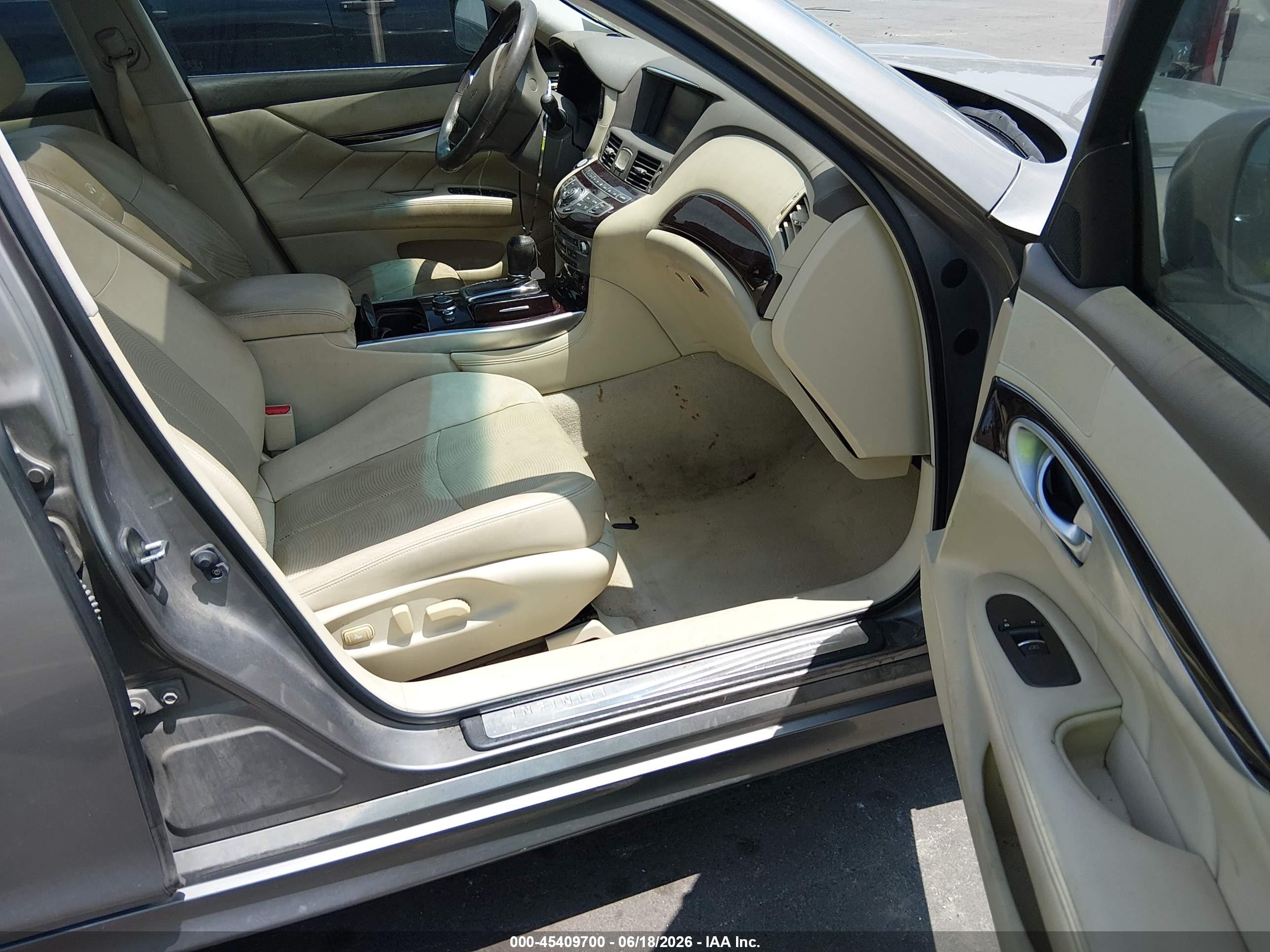 2013 Infiniti M37   Silver vin: JN1BY1AP5DM511790