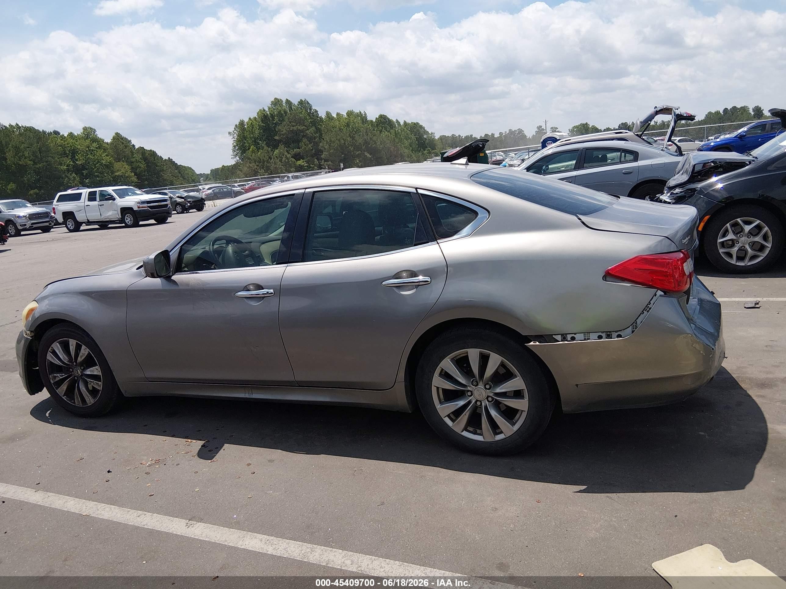2013 Infiniti M37   Silver vin: JN1BY1AP5DM511790