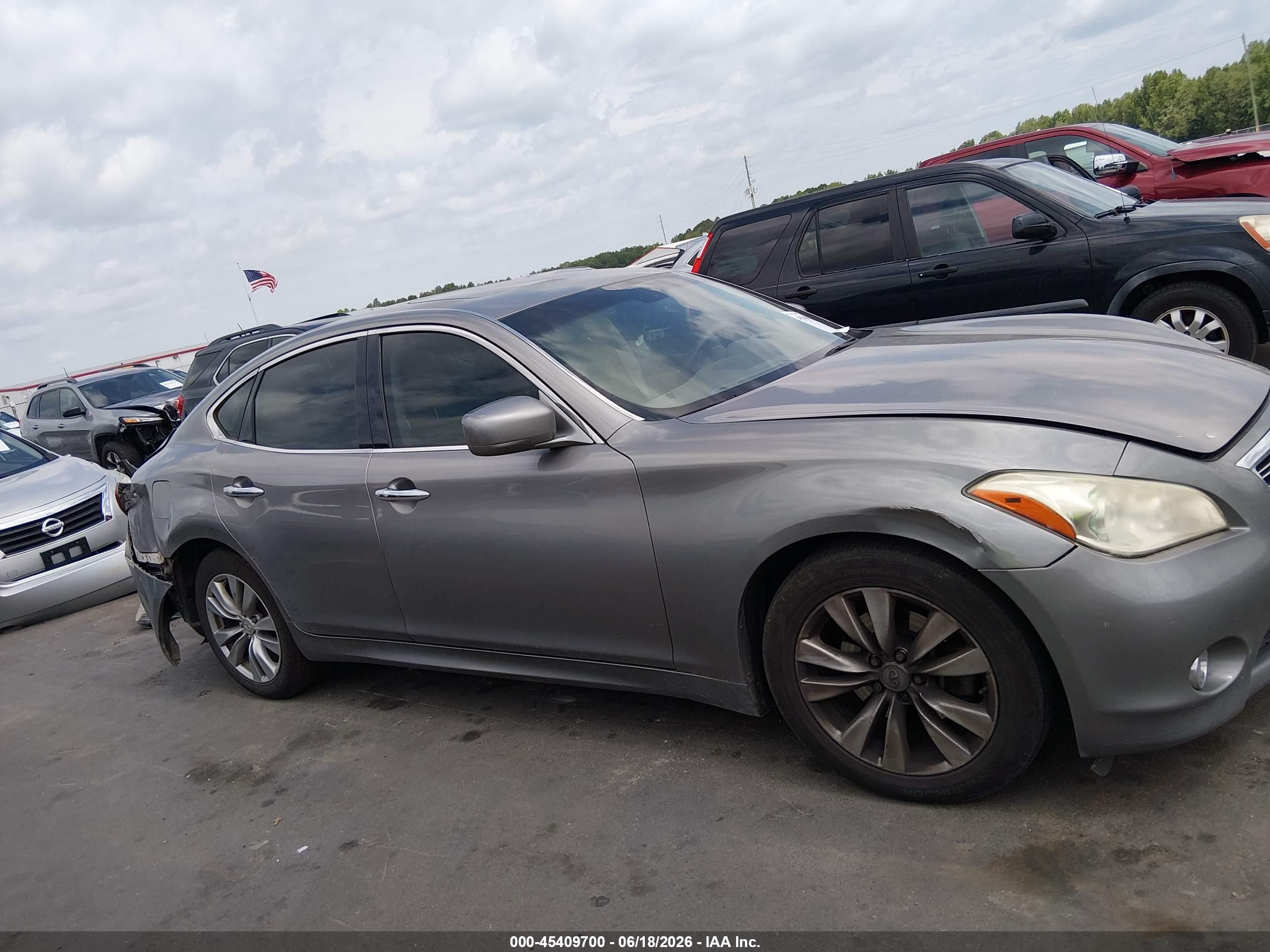 2013 Infiniti M37   Silver vin: JN1BY1AP5DM511790