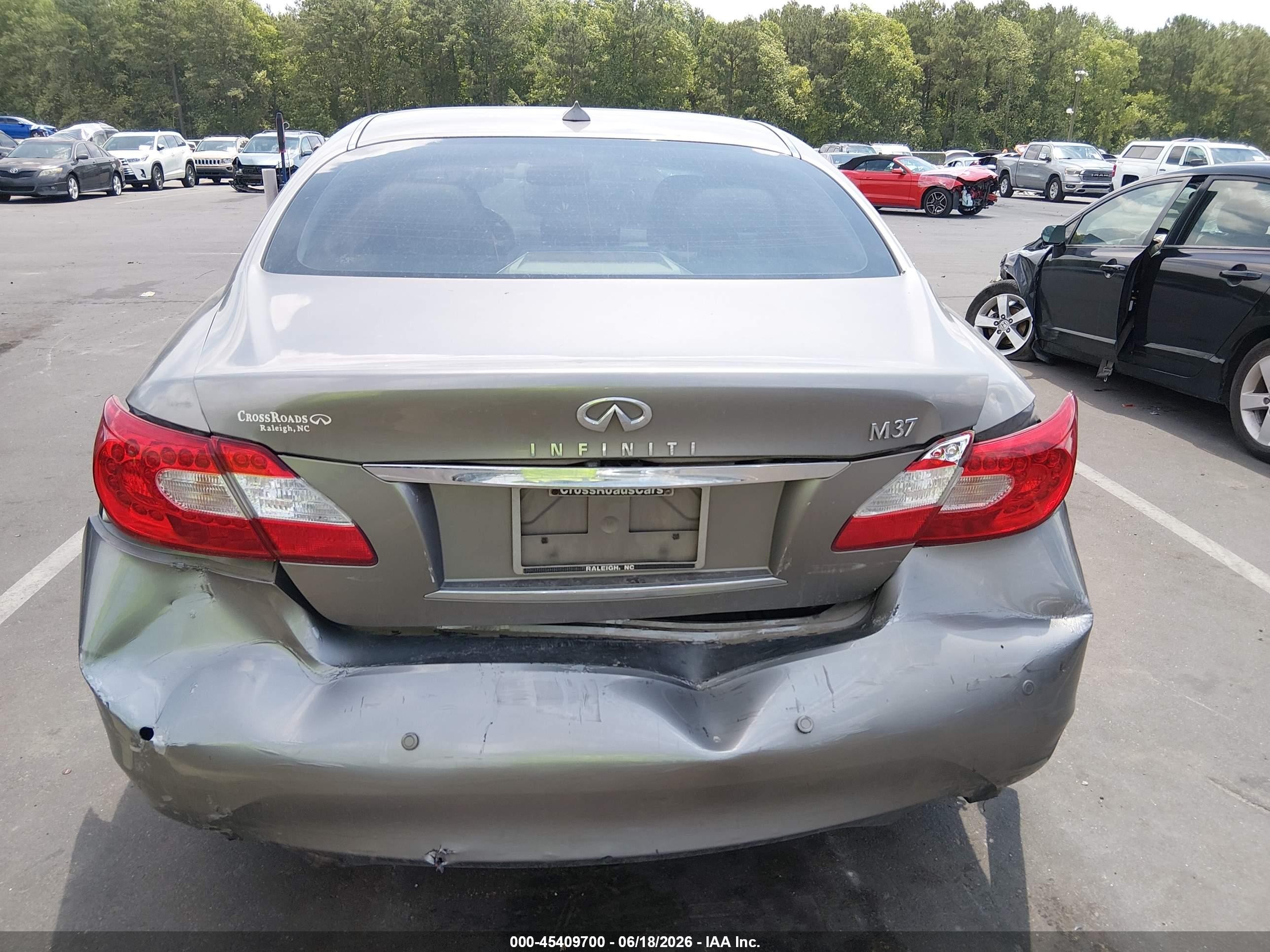 2013 Infiniti M37   Silver vin: JN1BY1AP5DM511790