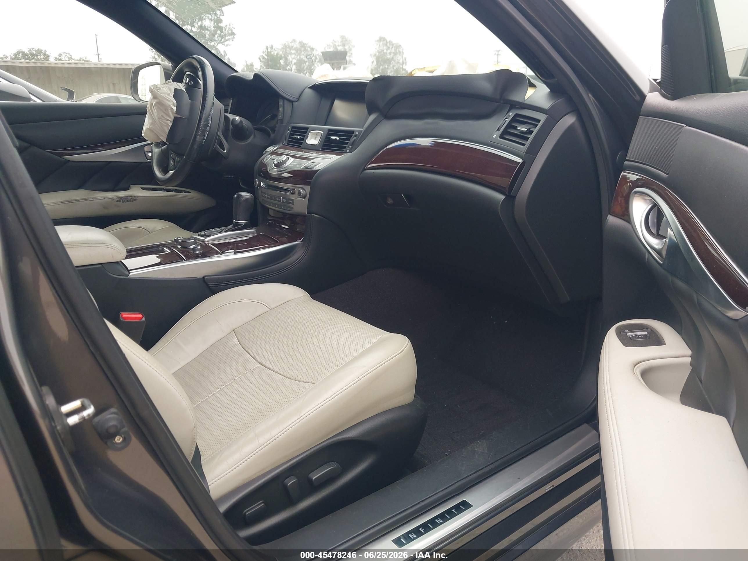 2015 Infiniti Q70 3.7 Gray vin: JN1BY1AP5FM540502