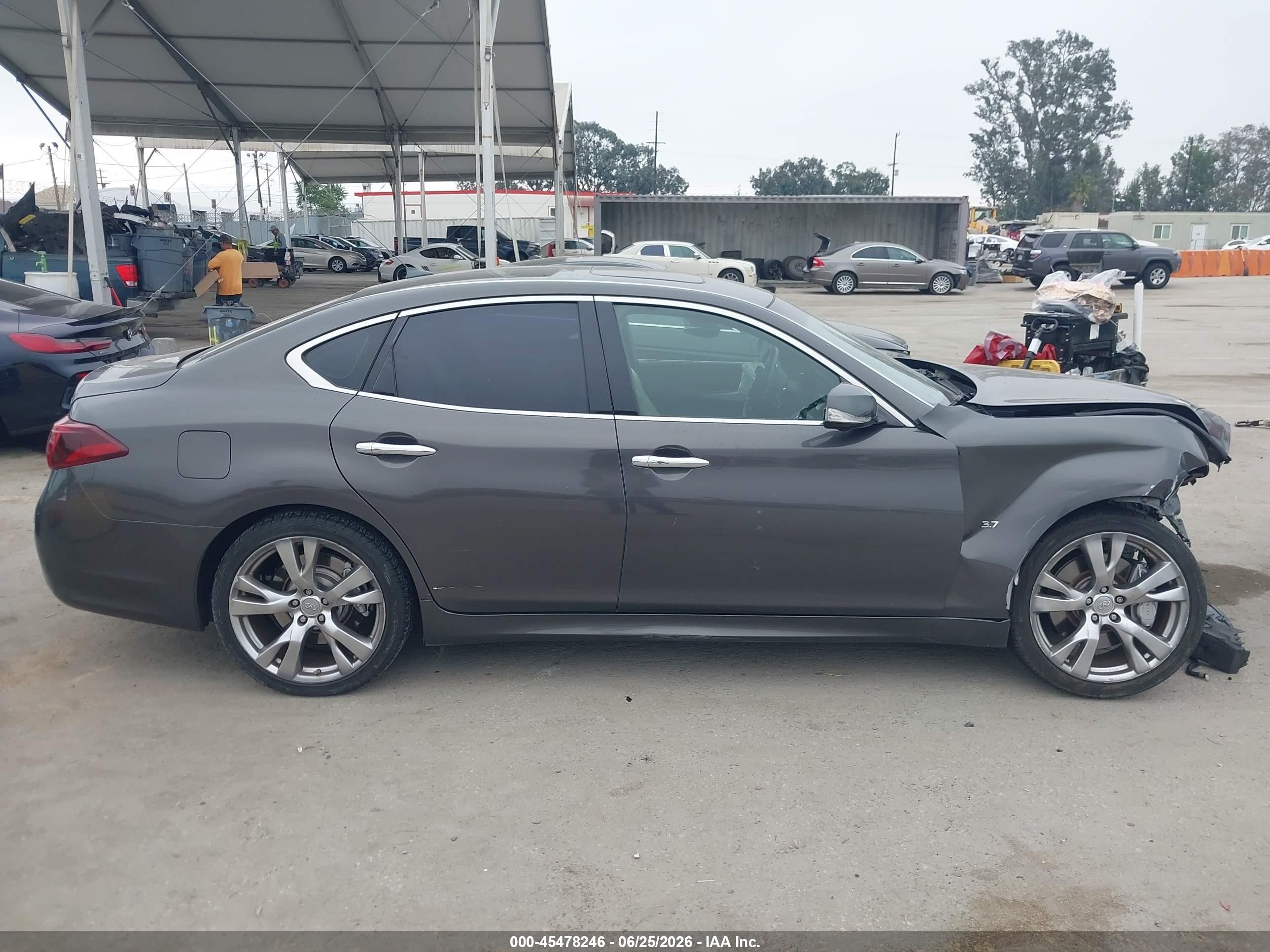 2015 Infiniti Q70 3.7 Gray vin: JN1BY1AP5FM540502