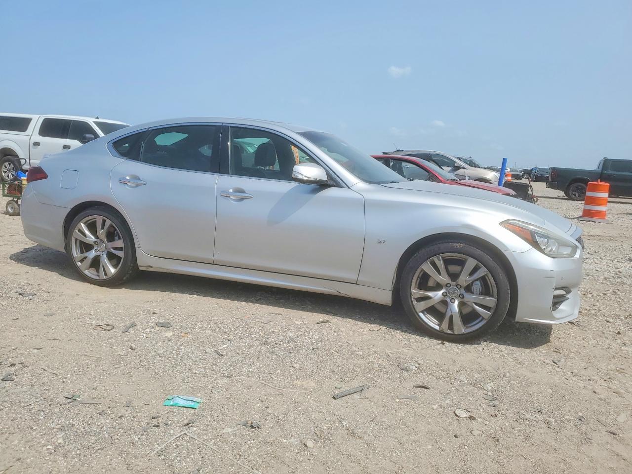 2015 Infiniti Q70 Silver vin: JN1BY1AP5FM541990