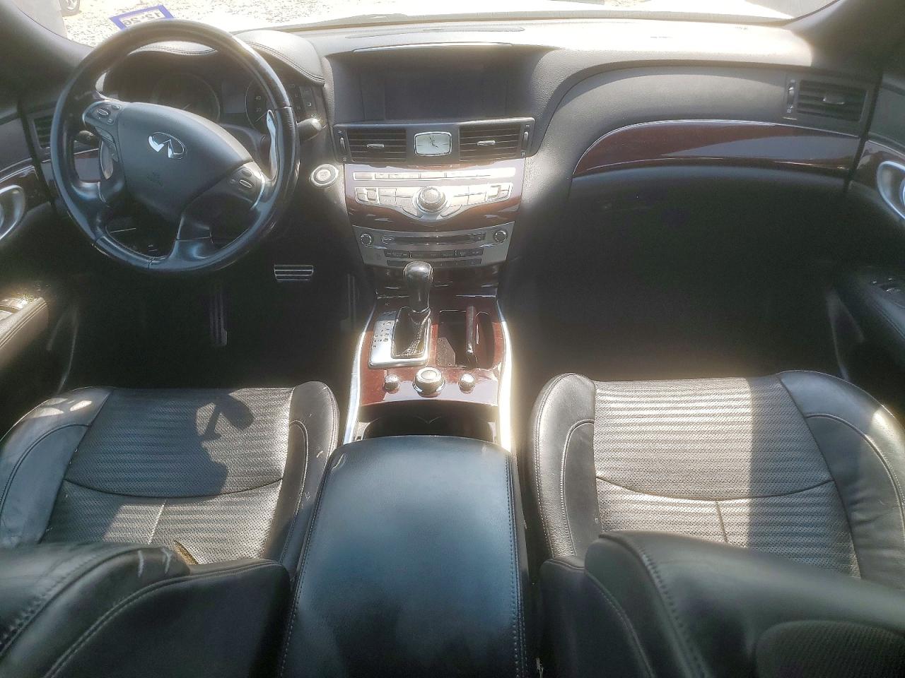 2015 Infiniti Q70 Silver vin: JN1BY1AP5FM541990