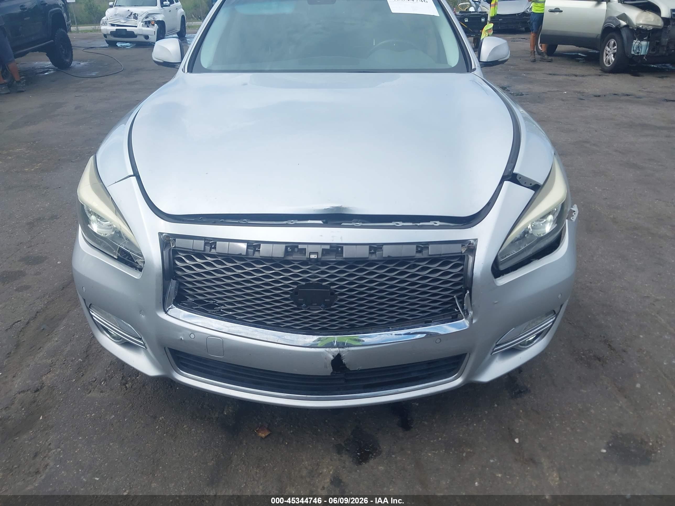 2015 Infiniti Q70 3.7 Silver vin: JN1BY1AP5FM542038