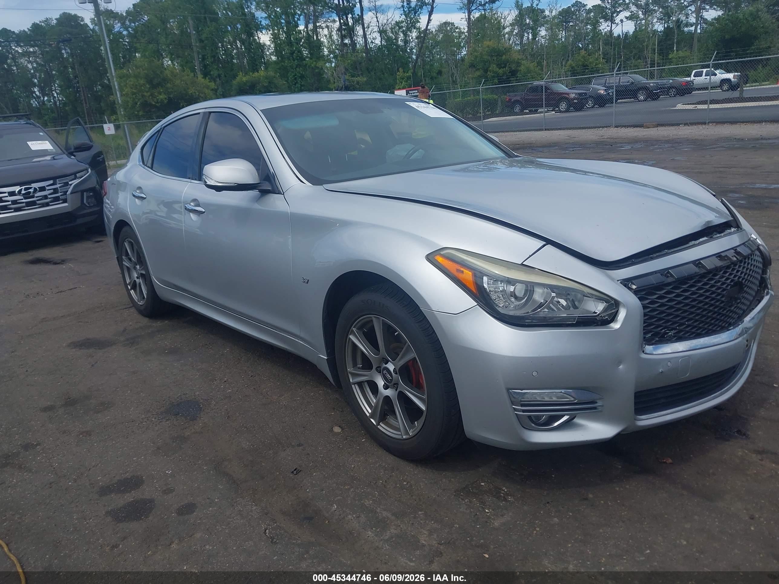 2015 Infiniti Q70 3.7 Silver vin: JN1BY1AP5FM542038