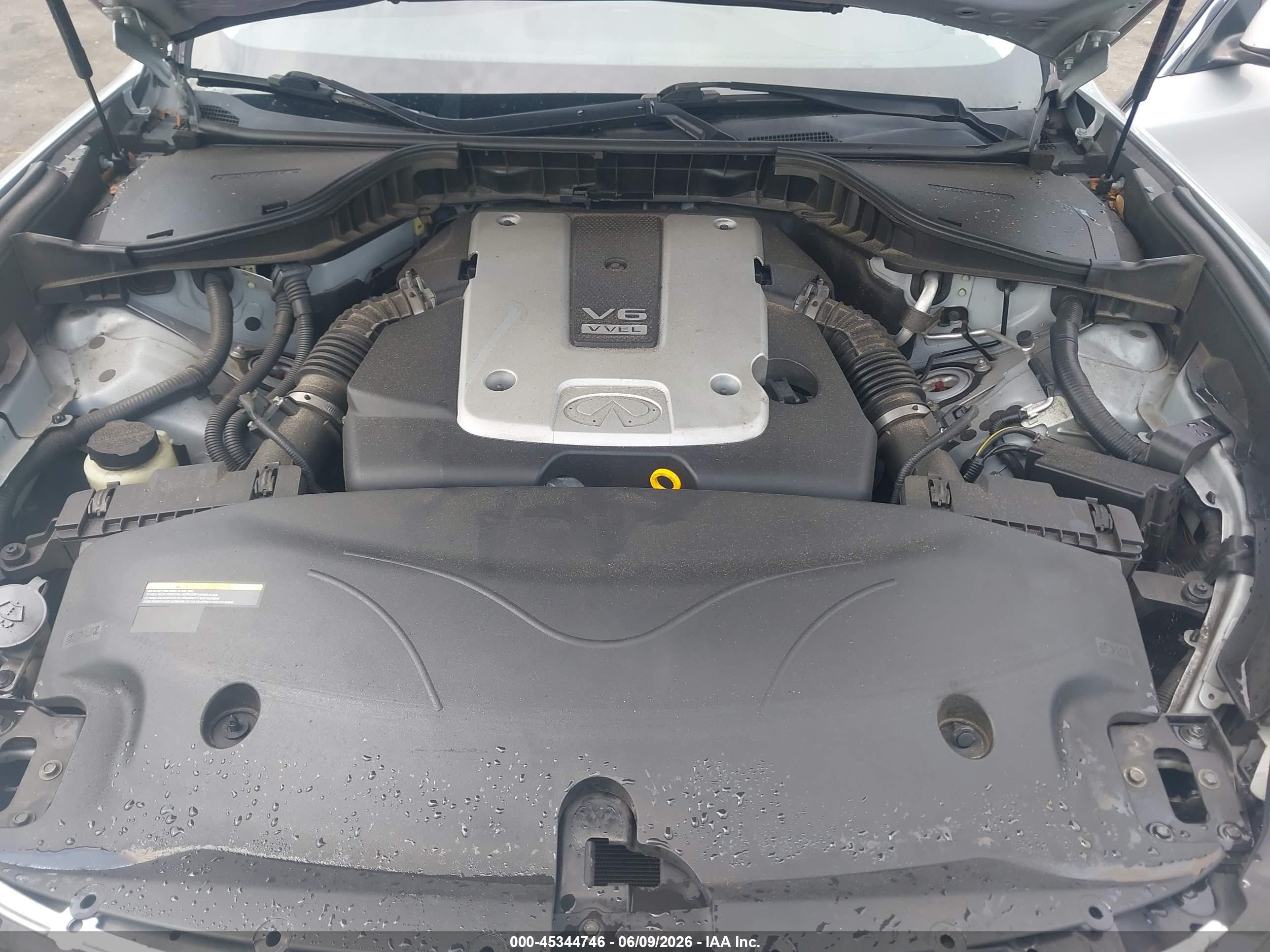 2015 Infiniti Q70 3.7 Silver vin: JN1BY1AP5FM542038
