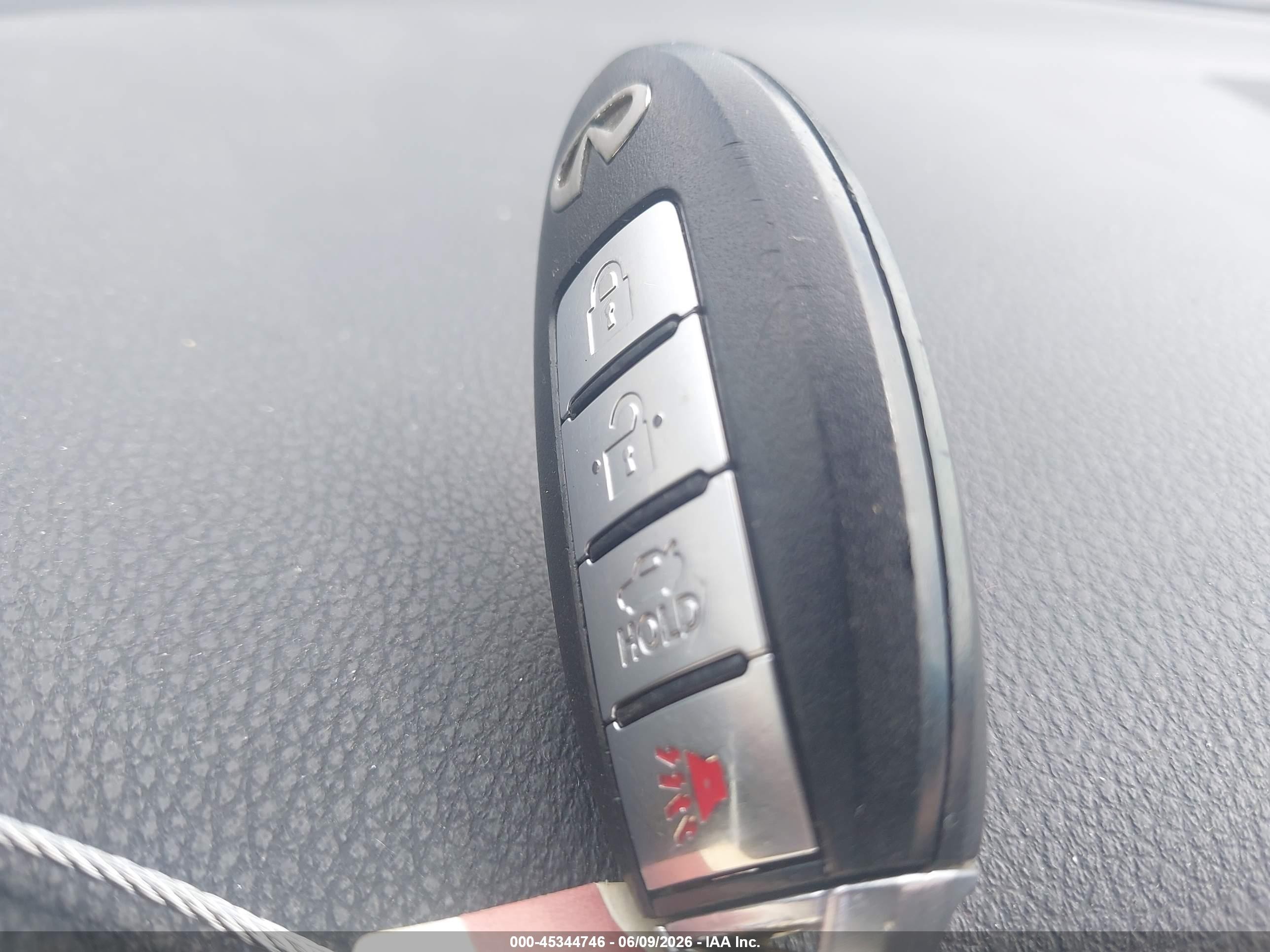 2015 Infiniti Q70 3.7 Silver vin: JN1BY1AP5FM542038