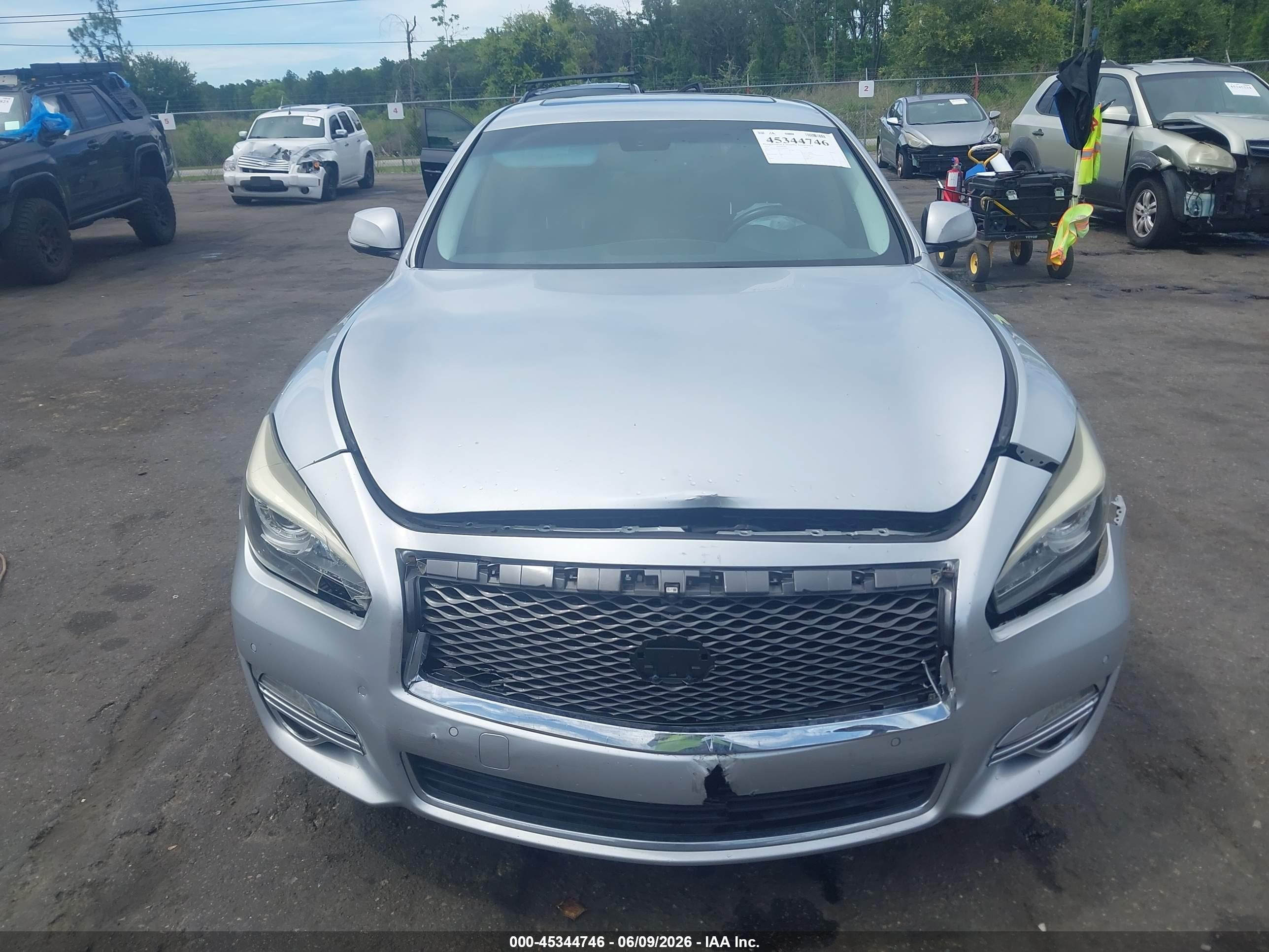 2015 Infiniti Q70 3.7 Silver vin: JN1BY1AP5FM542038