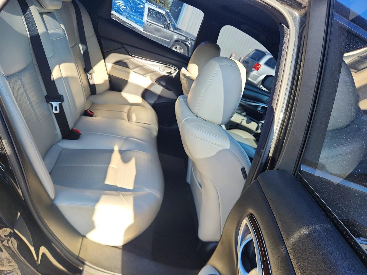 2015 Infiniti Q70 3.7 Black vin: JN1BY1AP5FM542699