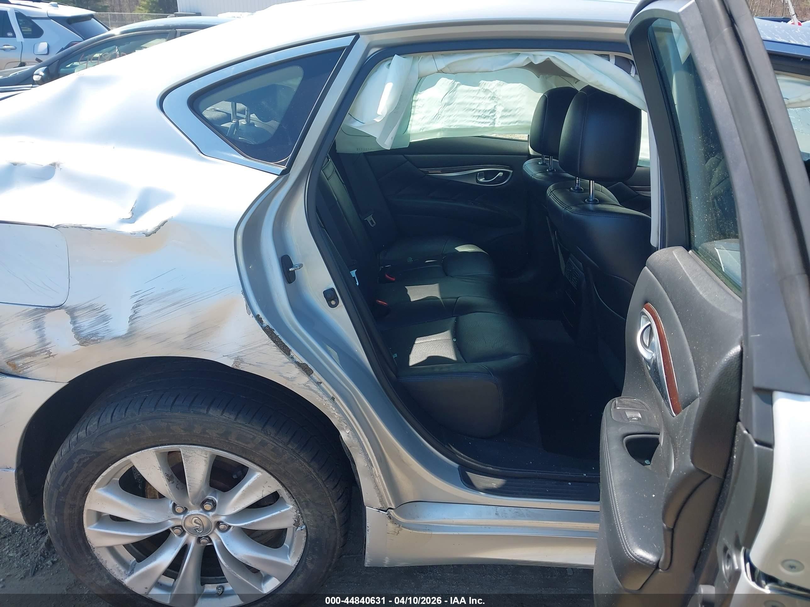 2011 Infiniti M37   Silver vin: JN1BY1AP6BM322949