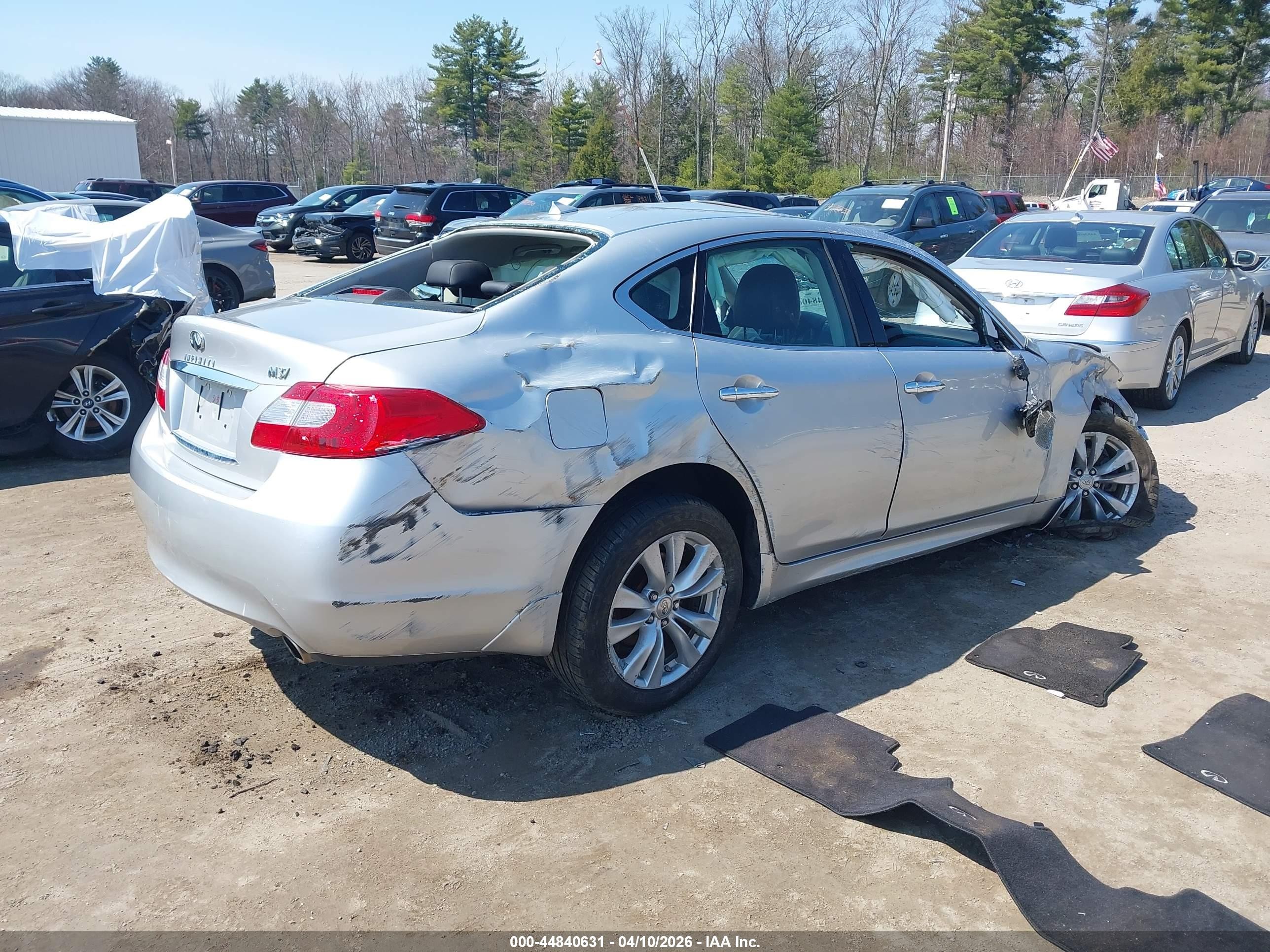 2011 Infiniti M37   Silver vin: JN1BY1AP6BM322949