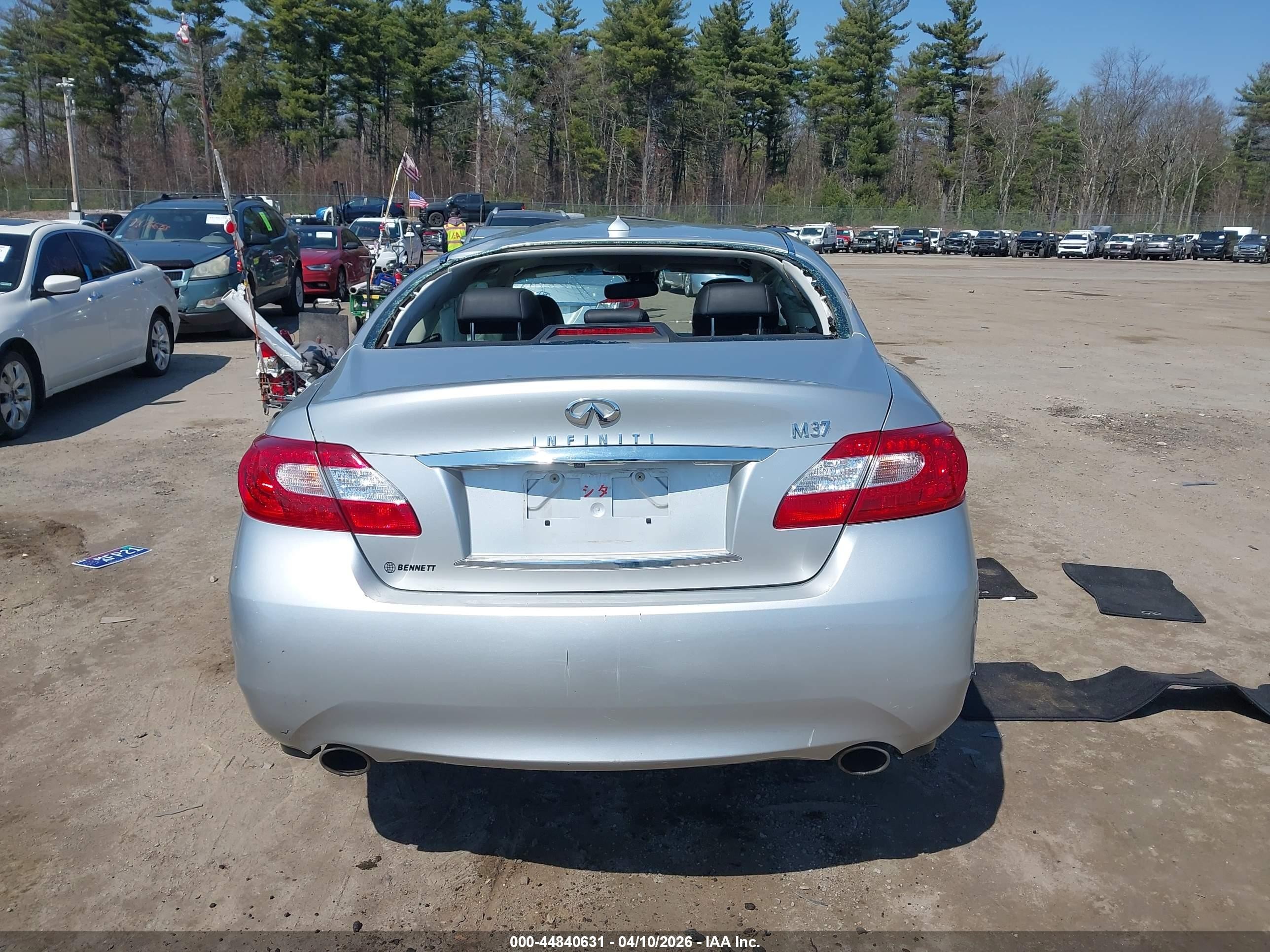 2011 Infiniti M37   Silver vin: JN1BY1AP6BM322949