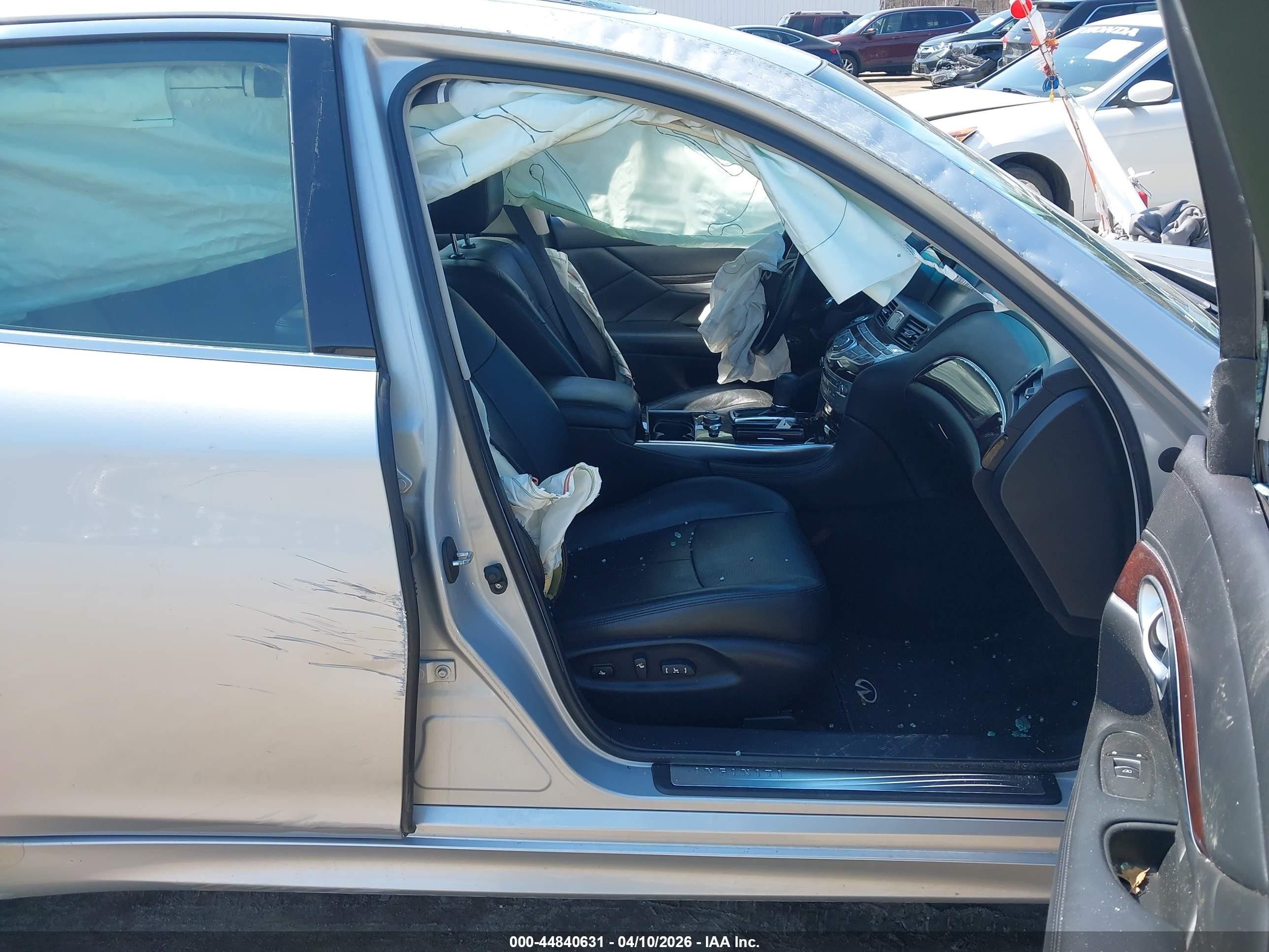 2011 Infiniti M37   Silver vin: JN1BY1AP6BM322949