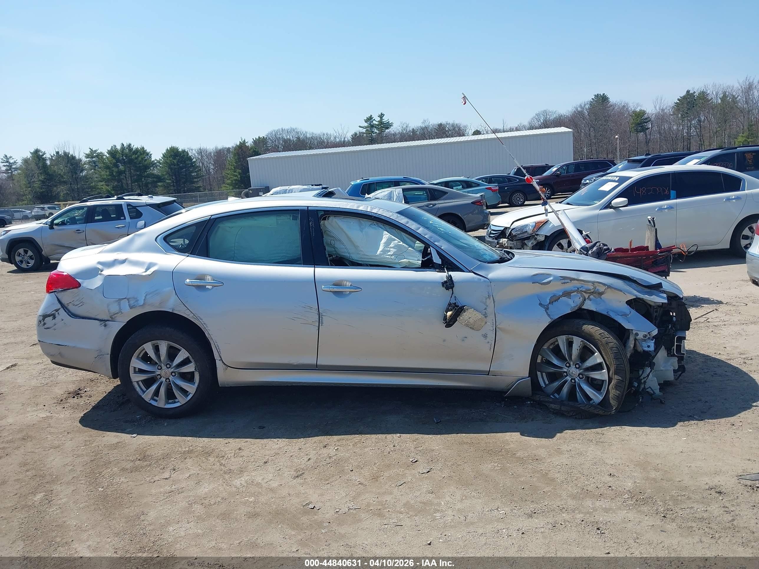 2011 Infiniti M37   Silver vin: JN1BY1AP6BM322949