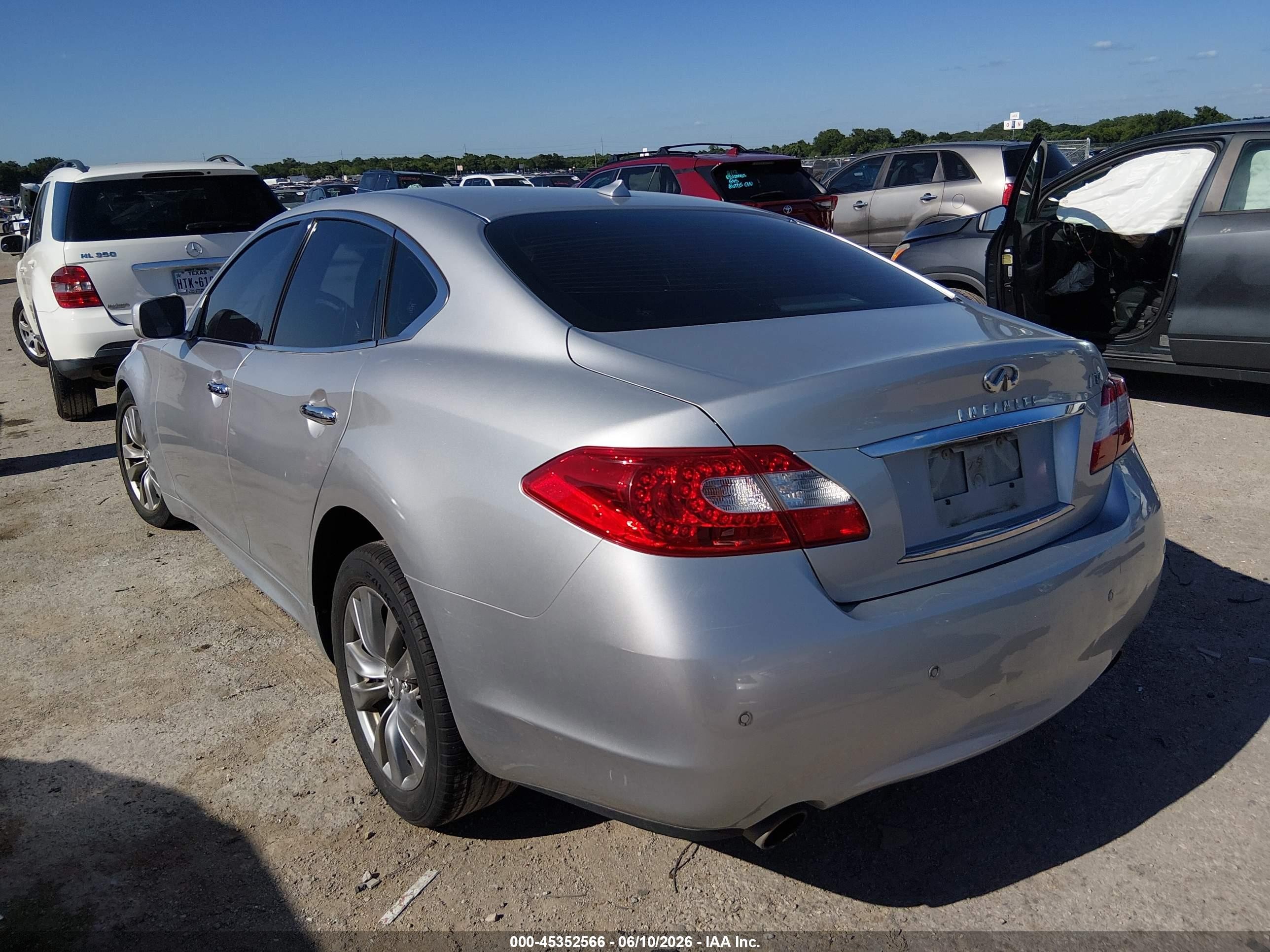 2013 Infiniti M37   Silver vin: JN1BY1AP6DM511295