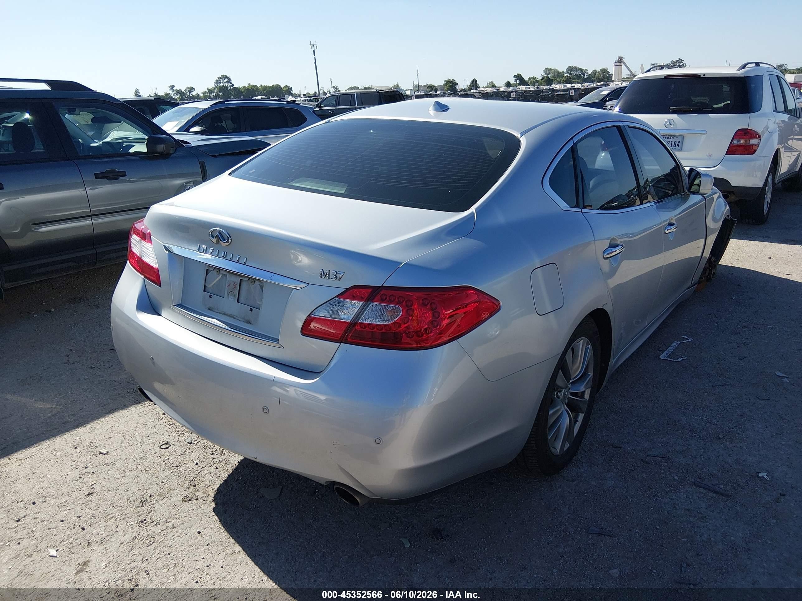2013 Infiniti M37   Silver vin: JN1BY1AP6DM511295