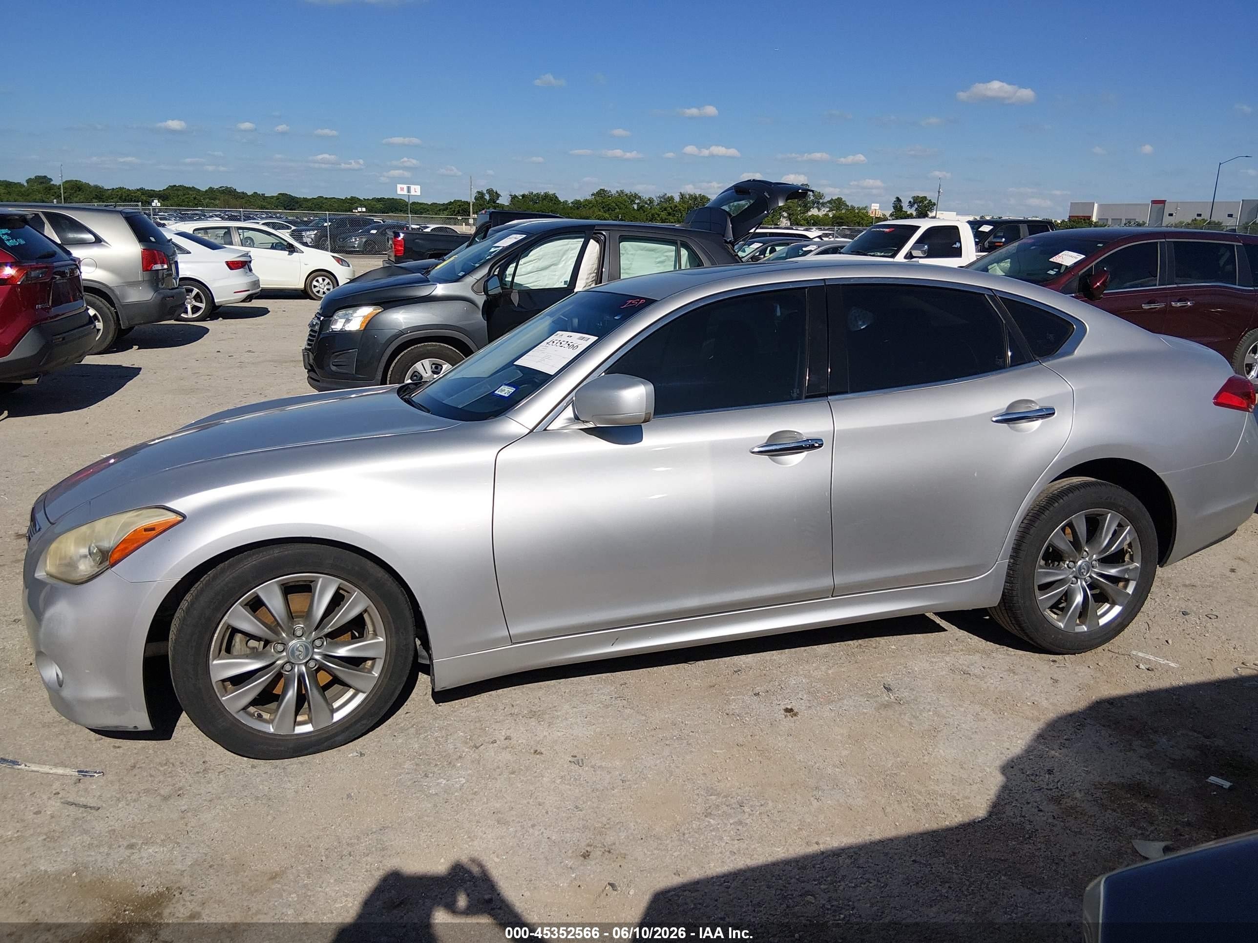 2013 Infiniti M37   Silver vin: JN1BY1AP6DM511295