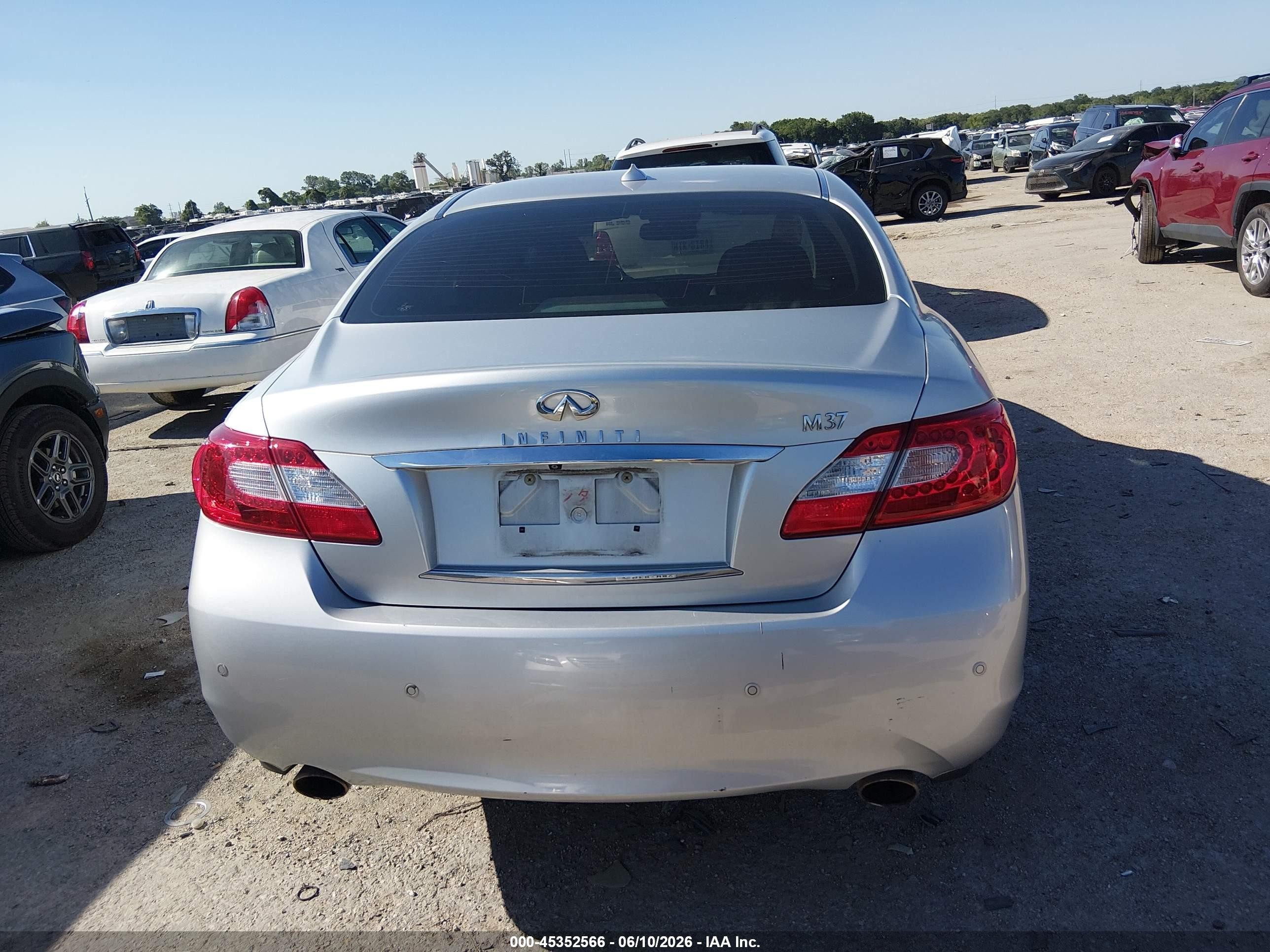 2013 Infiniti M37   Silver vin: JN1BY1AP6DM511295