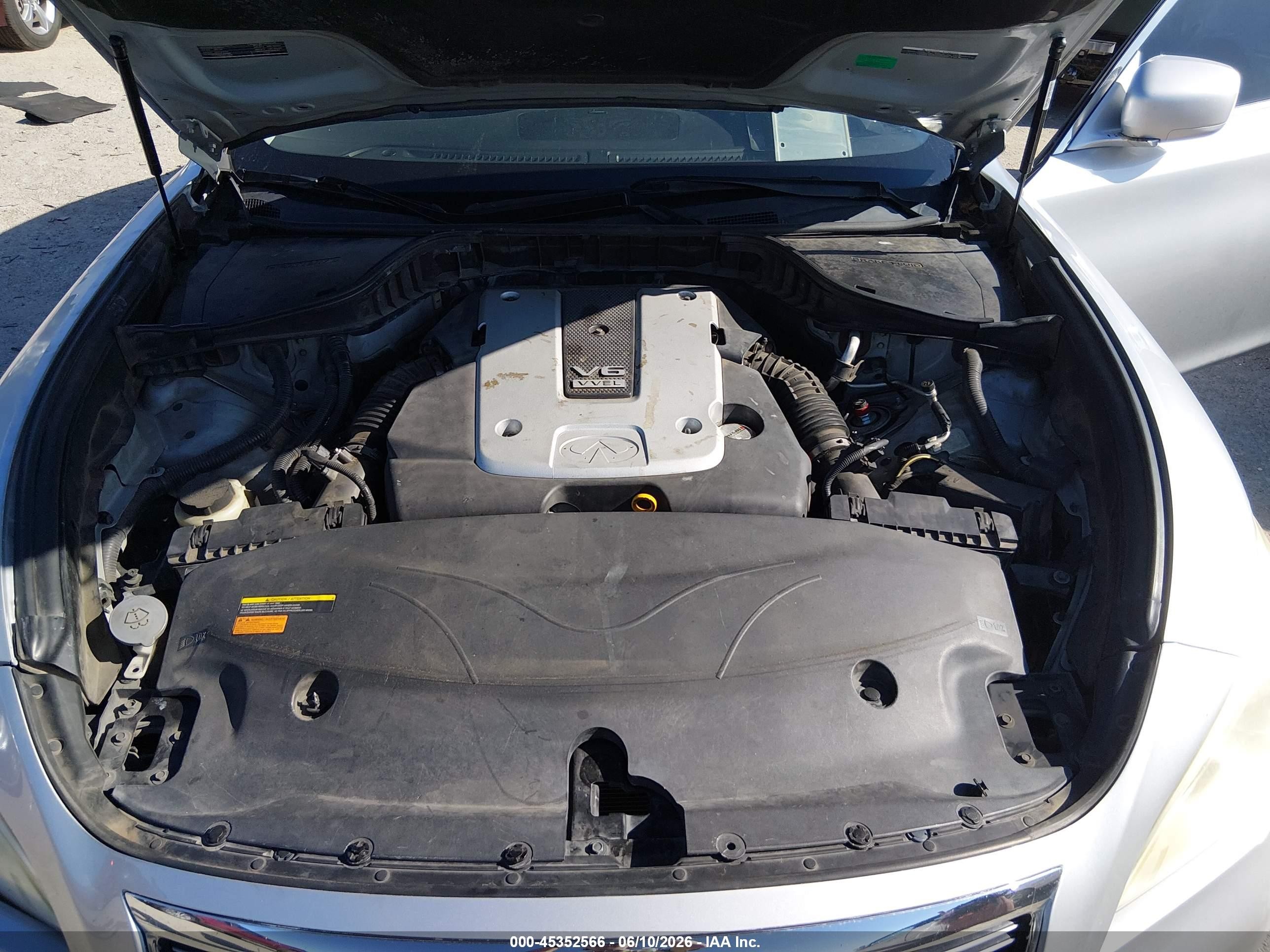 2013 Infiniti M37   Silver vin: JN1BY1AP6DM511295