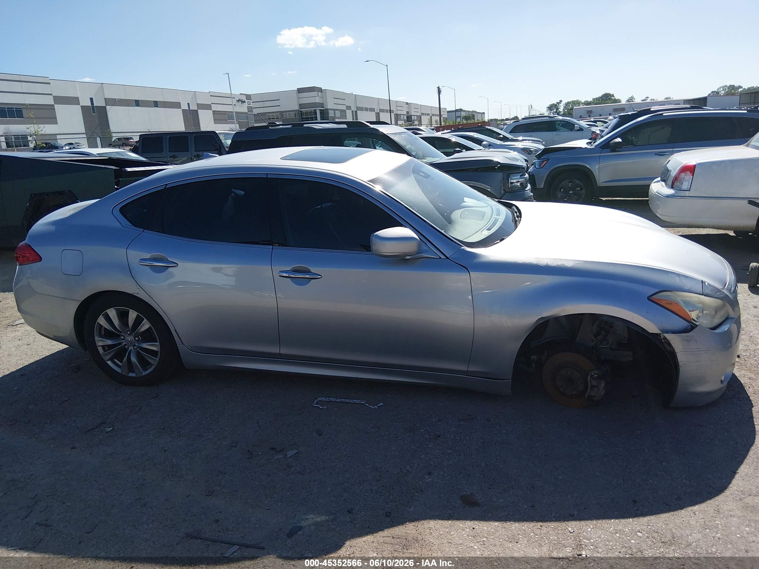 2013 Infiniti M37   Silver vin: JN1BY1AP6DM511295