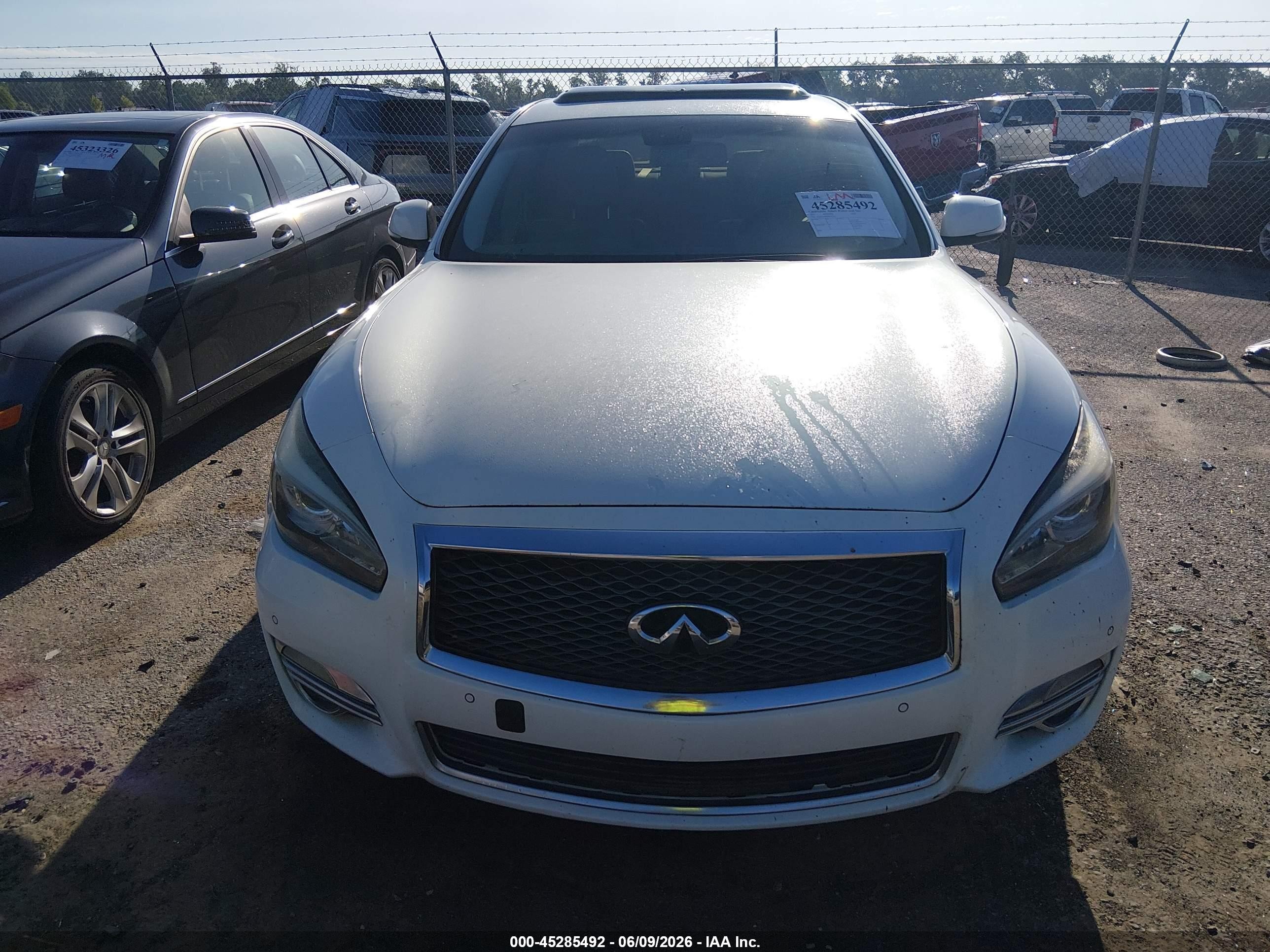2015 Infiniti Q70 3.7 Белый vin: JN1BY1AP6FM540234