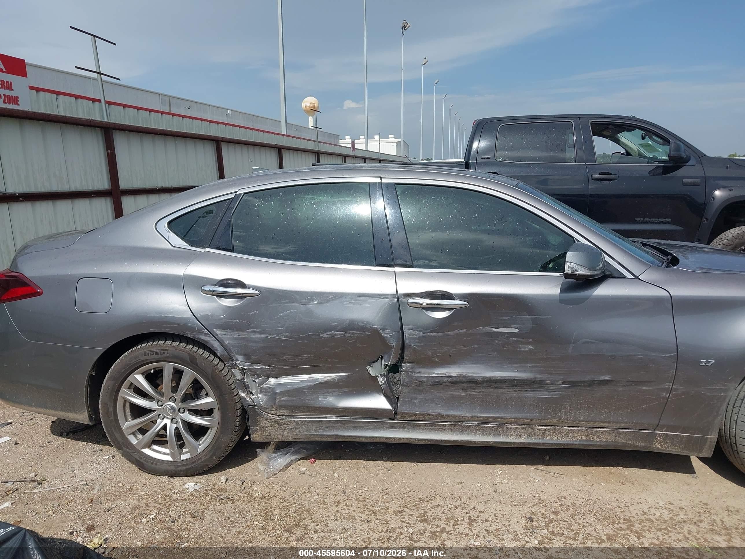 2015 Infiniti Q70 3.7 Gray vin: JN1BY1AP7FM541005