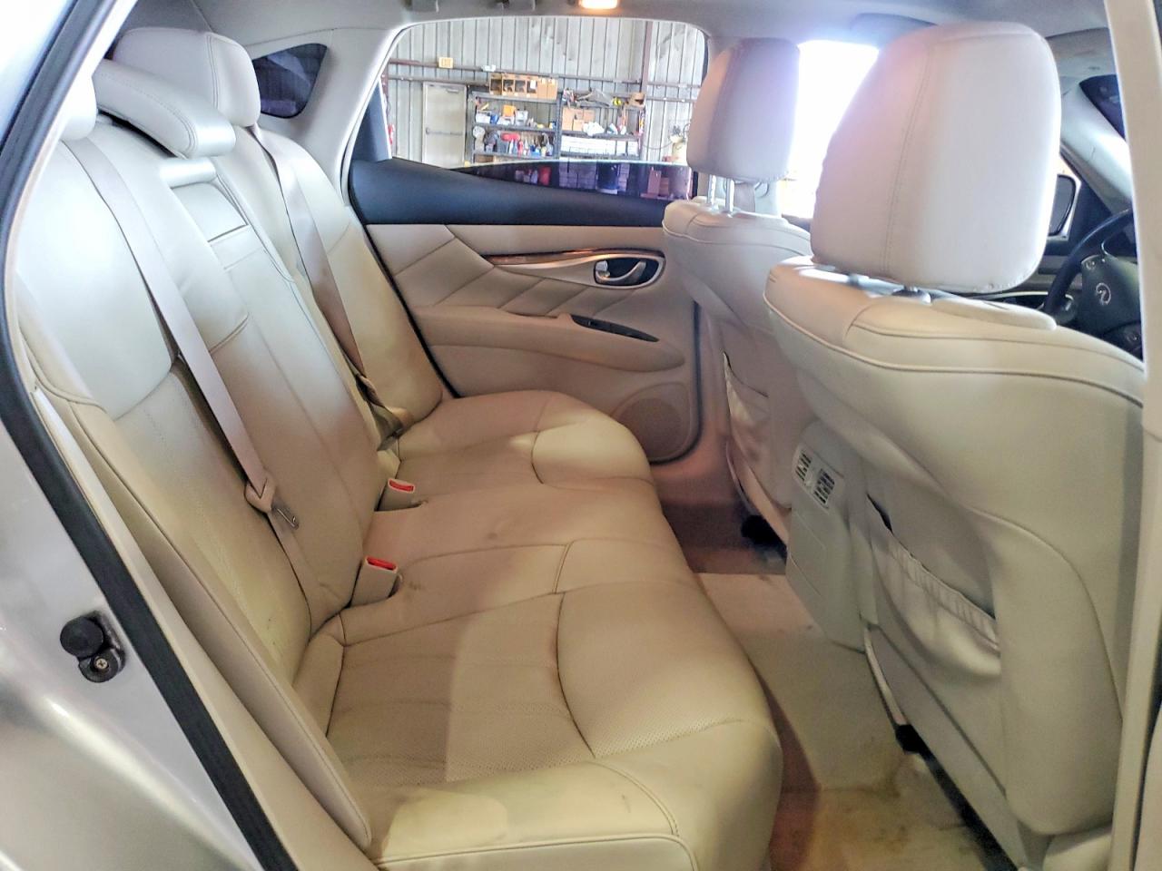 2011 Infiniti M37 Base Silver vin: JN1BY1AP8BM320345