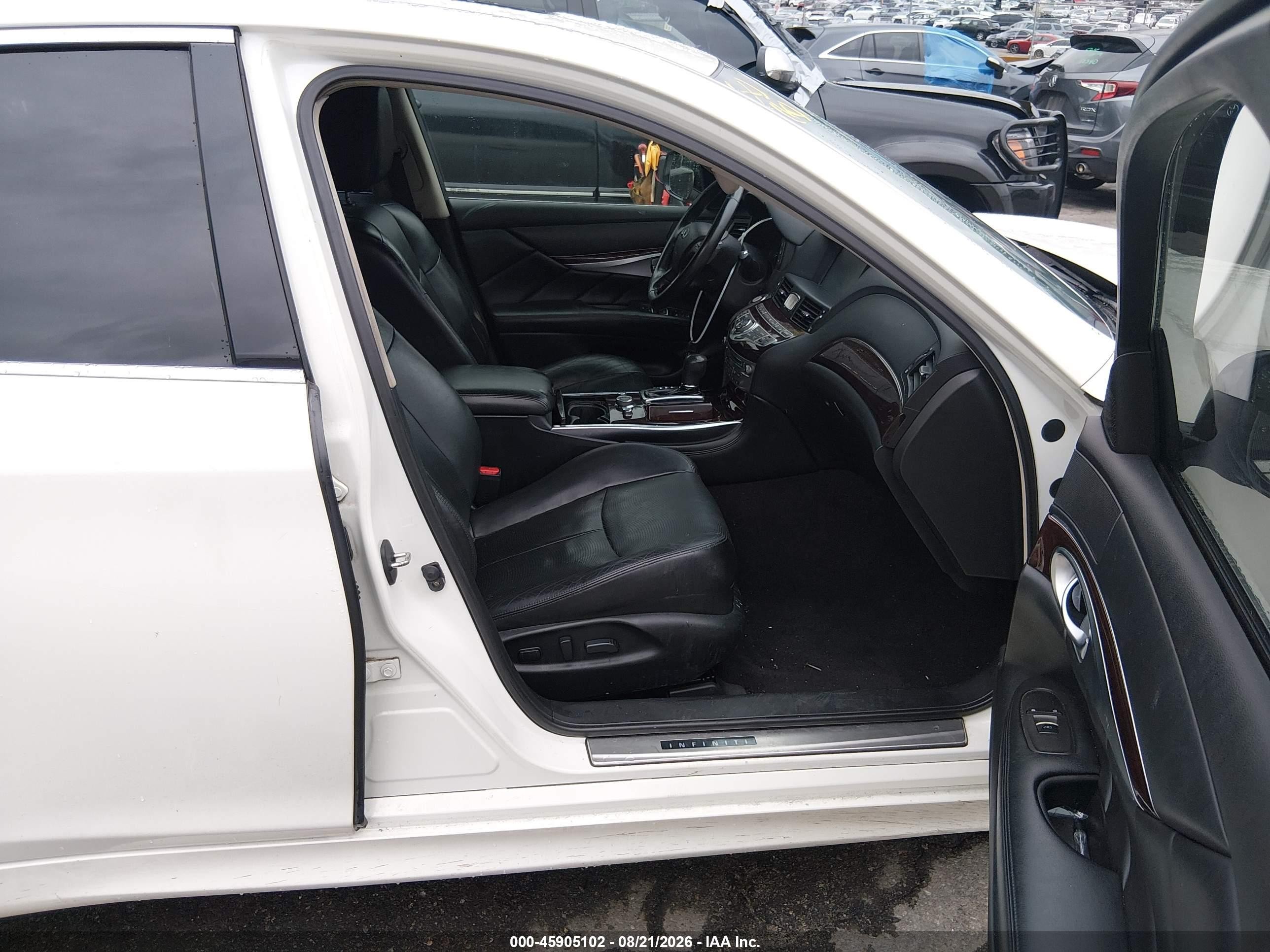 2015 Infiniti Q70 3.7 White vin: JN1BY1AP8FM540316