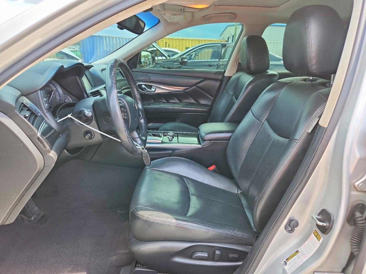 2015 Infiniti Q70 3.7 Silver vin: JN1BY1AP8FM541997