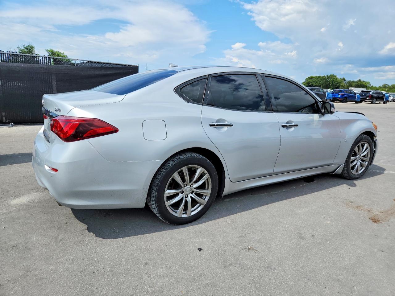 2015 Infiniti Q70 3.7 Silver vin: JN1BY1AP8FM541997