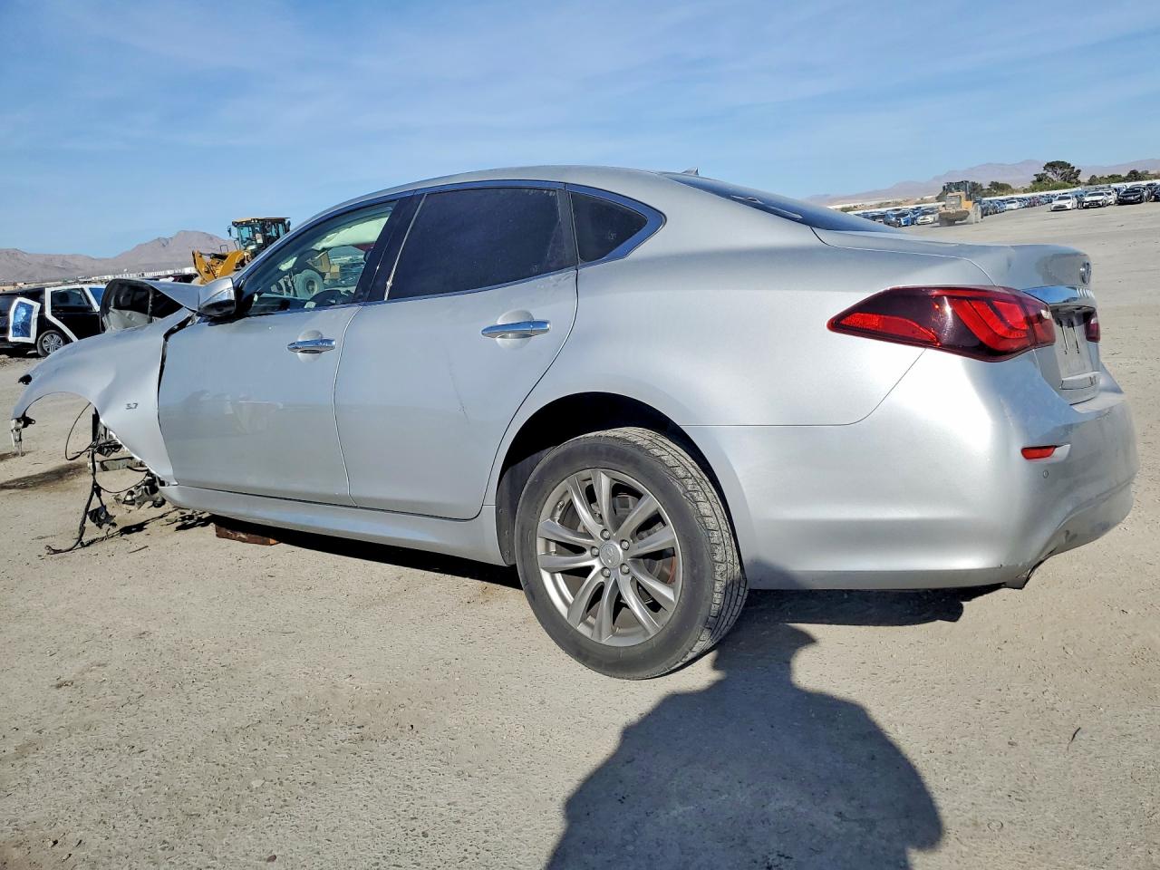 2018 Infiniti Q70 3.7 Luxe Silver vin: JN1BY1AP8JM180909