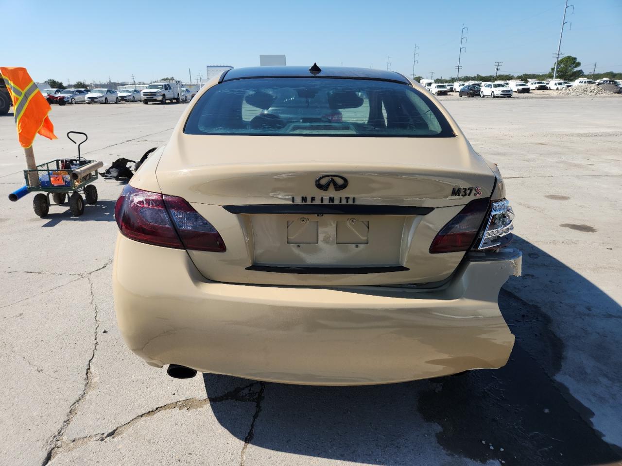 2011 Infiniti M37 Base Серебряный vin: JN1BY1AP9BM325019