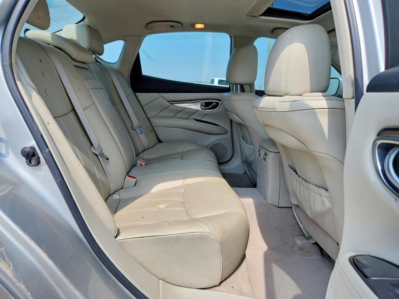 2011 Infiniti M37 Base Silver vin: JN1BY1APXBM320699