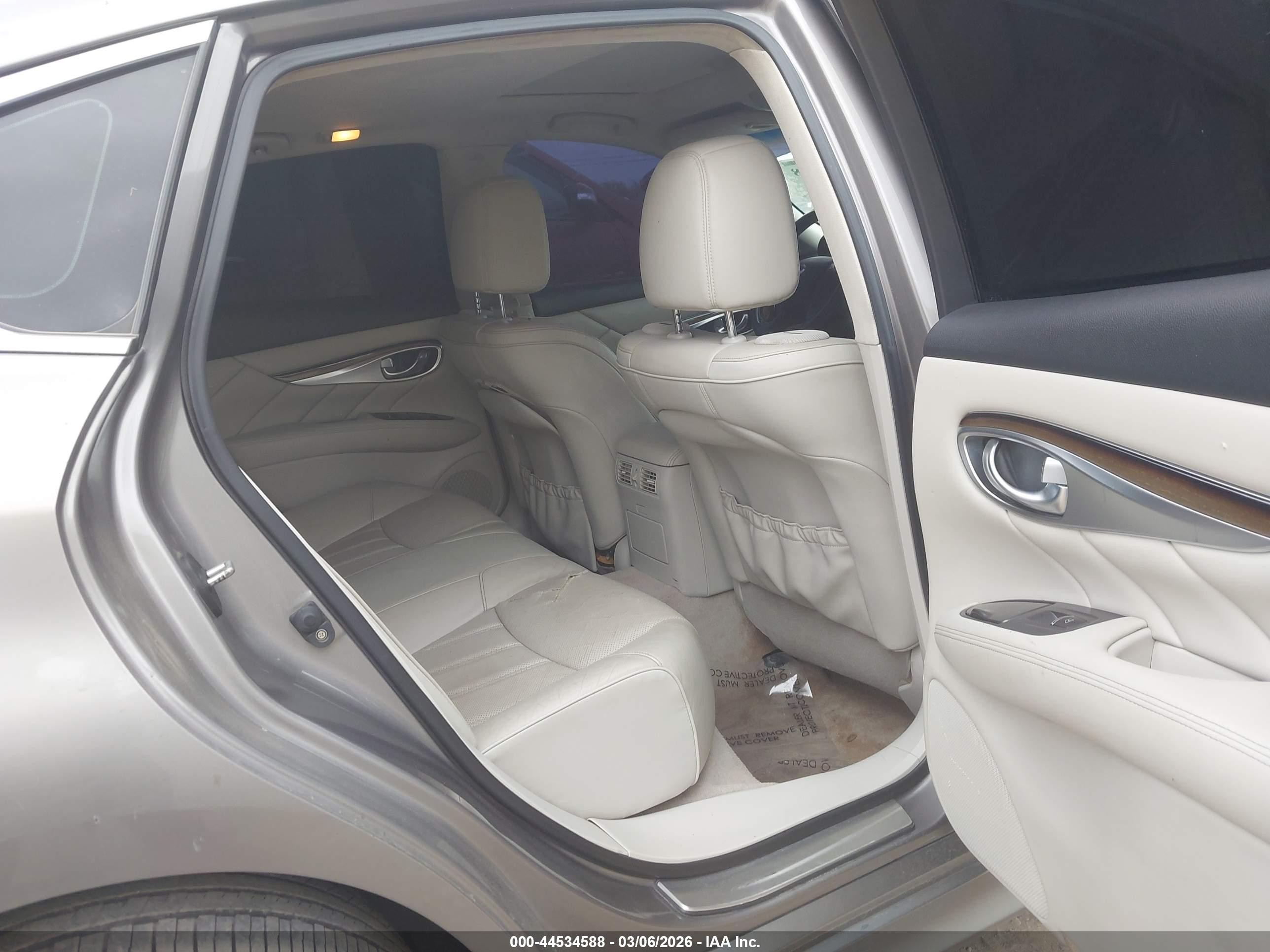 2012 Infiniti M37   Silver vin: JN1BY1APXCM330604