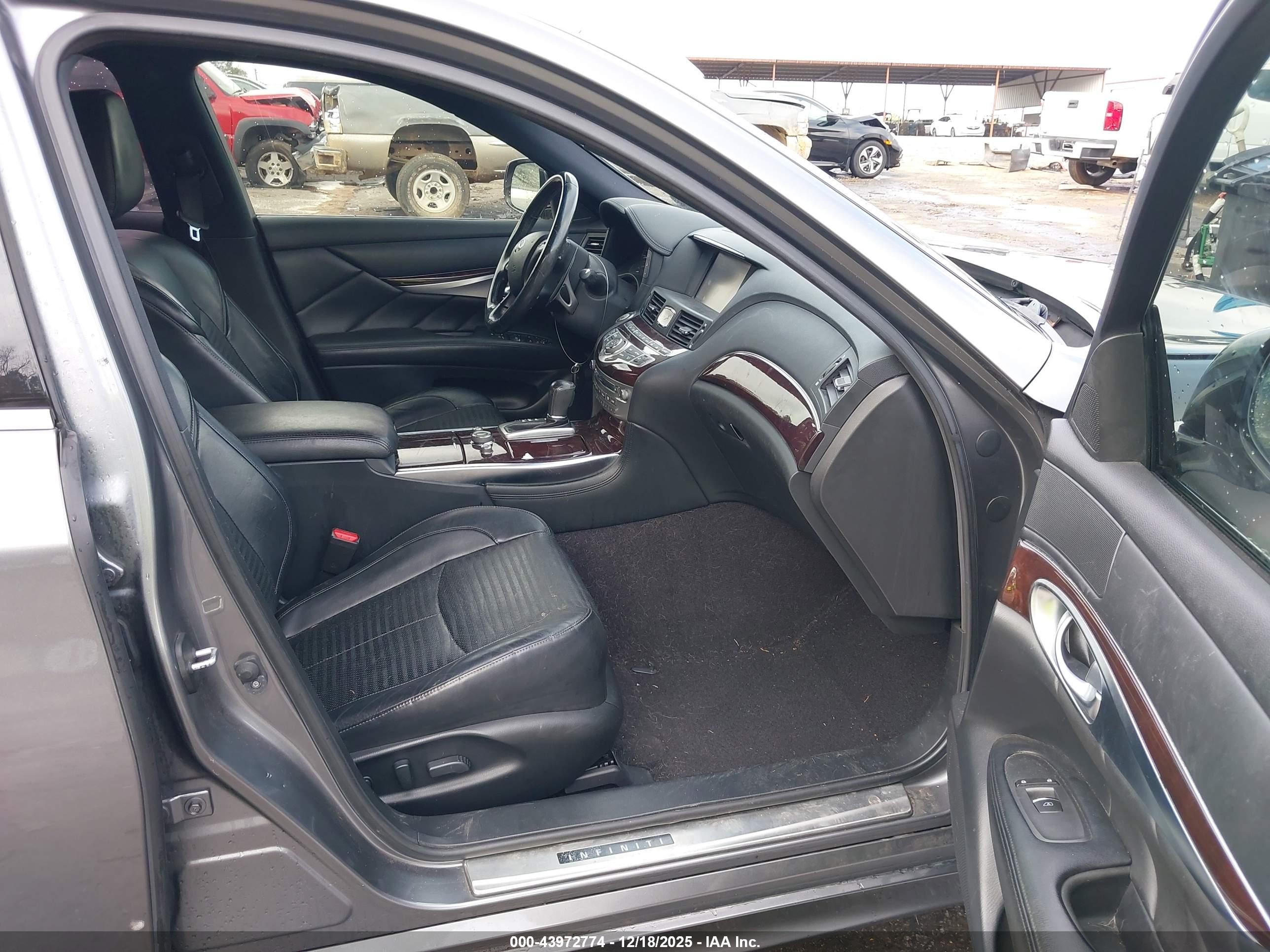 2015 Infiniti Q70 3.7 Gray vin: JN1BY1APXFM542603
