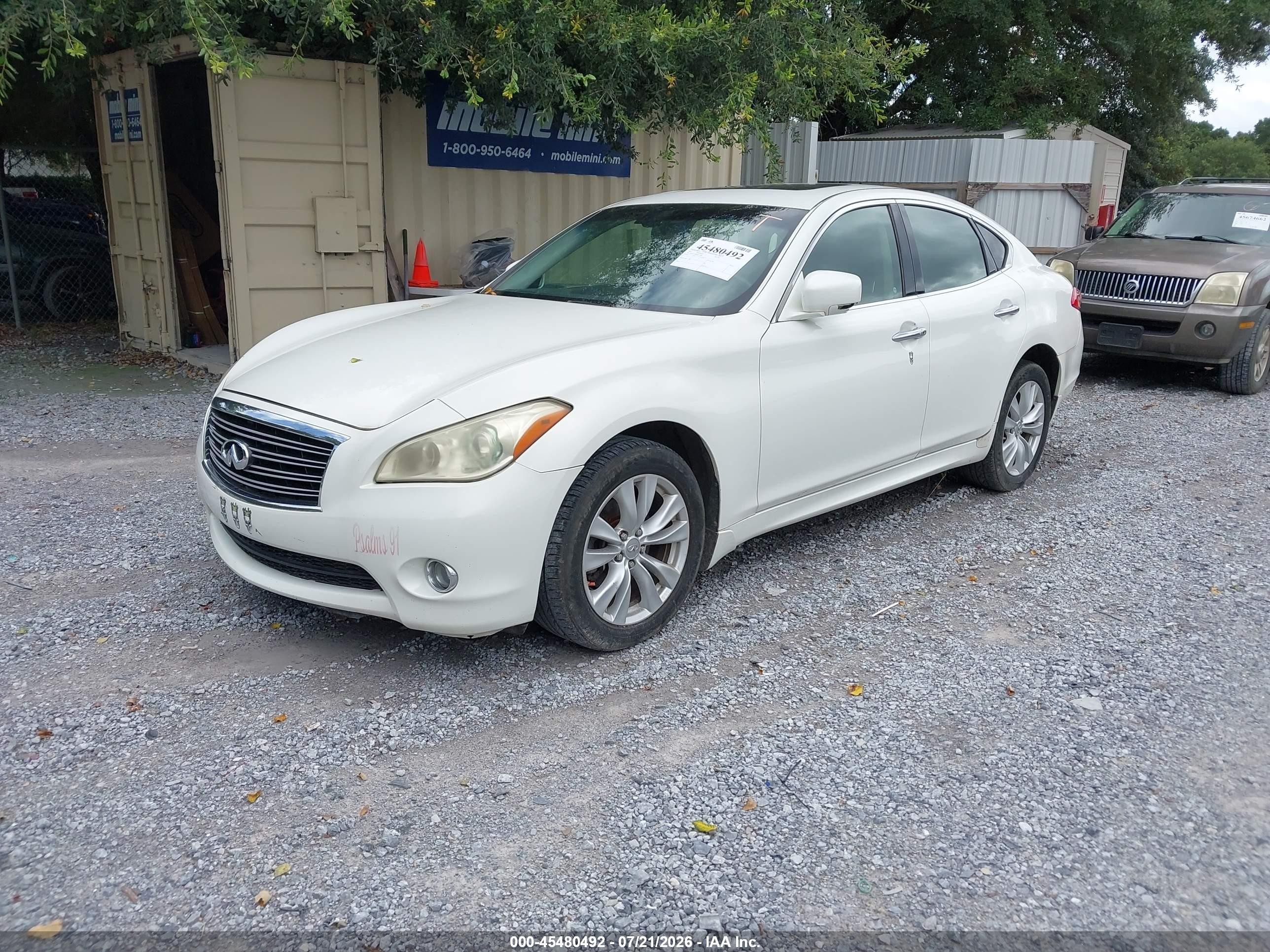 2011 Infiniti M37x   White vin: JN1BY1AR0BM371985