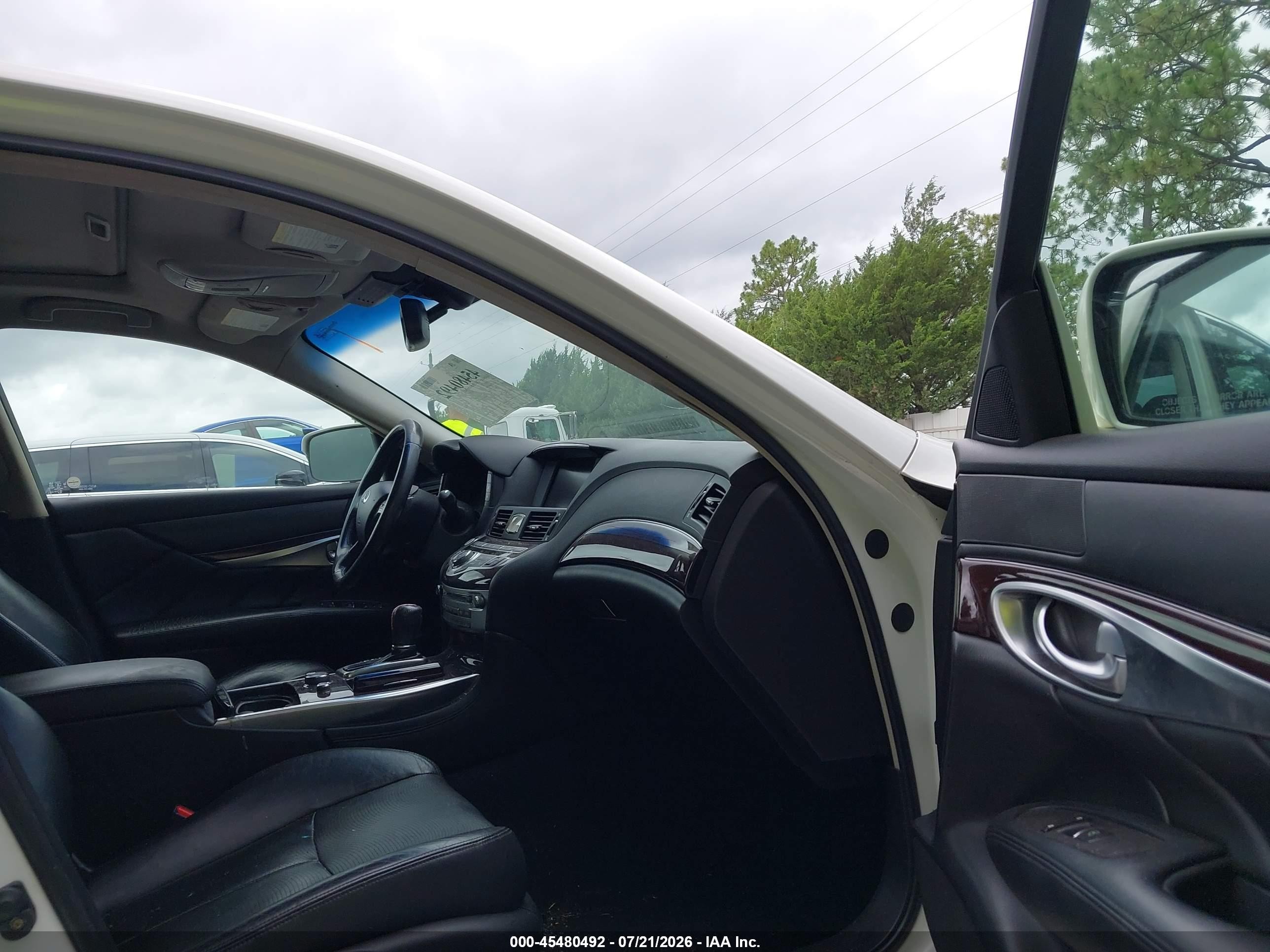2011 Infiniti M37x   White vin: JN1BY1AR0BM371985