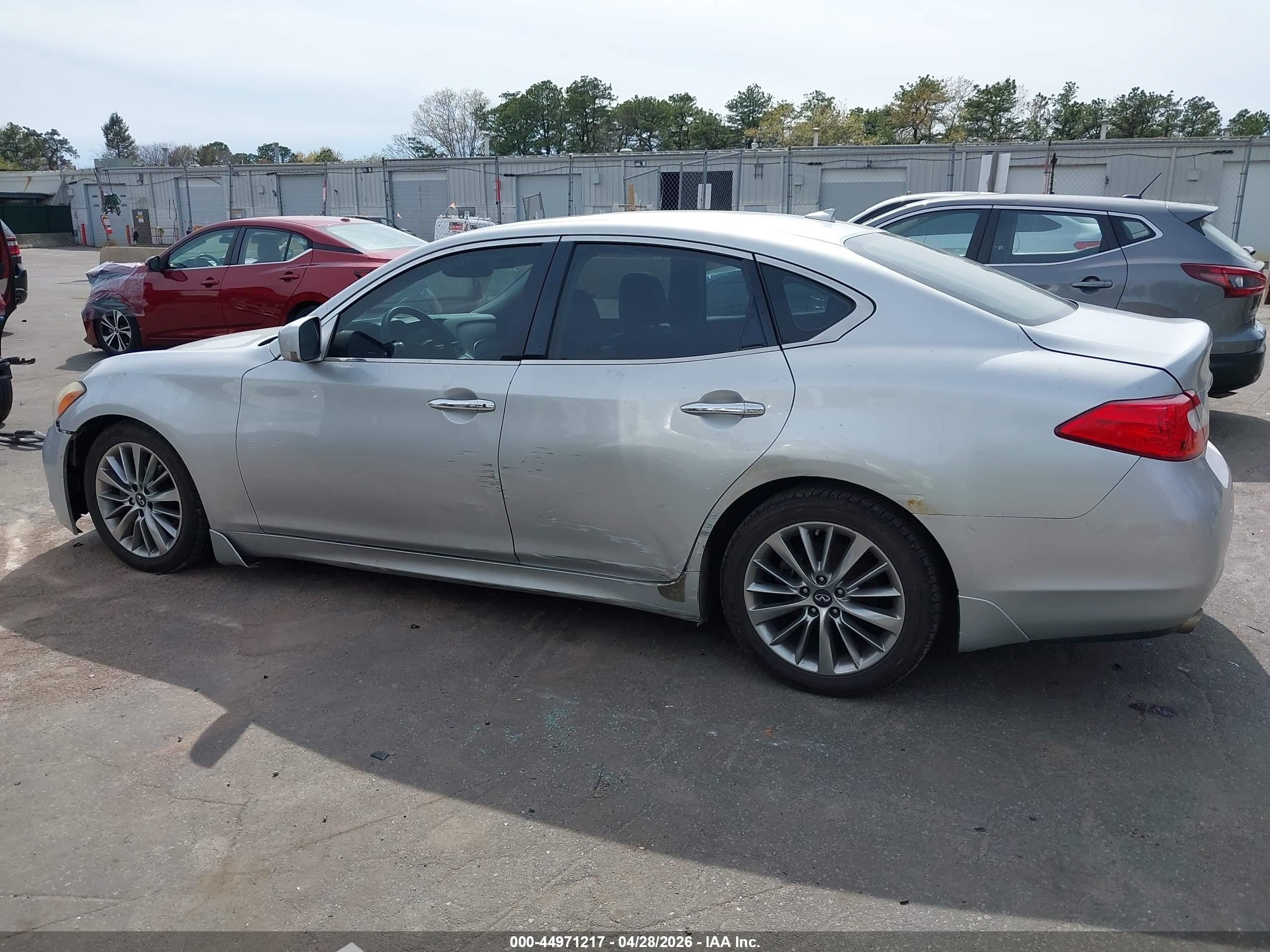 2012 Infiniti M37x   Silver vin: JN1BY1AR0CM390750