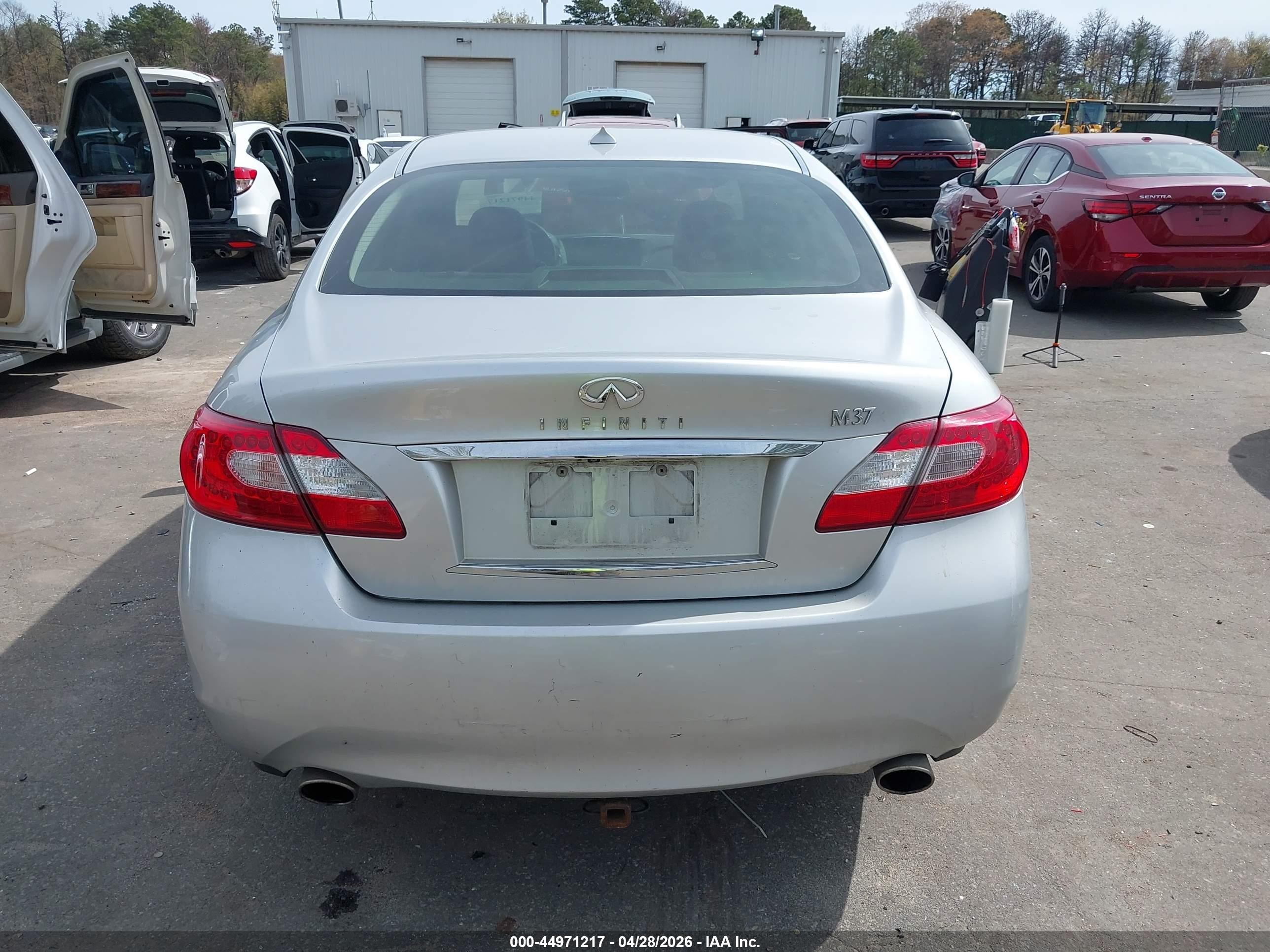 2012 Infiniti M37x   Silver vin: JN1BY1AR0CM390750