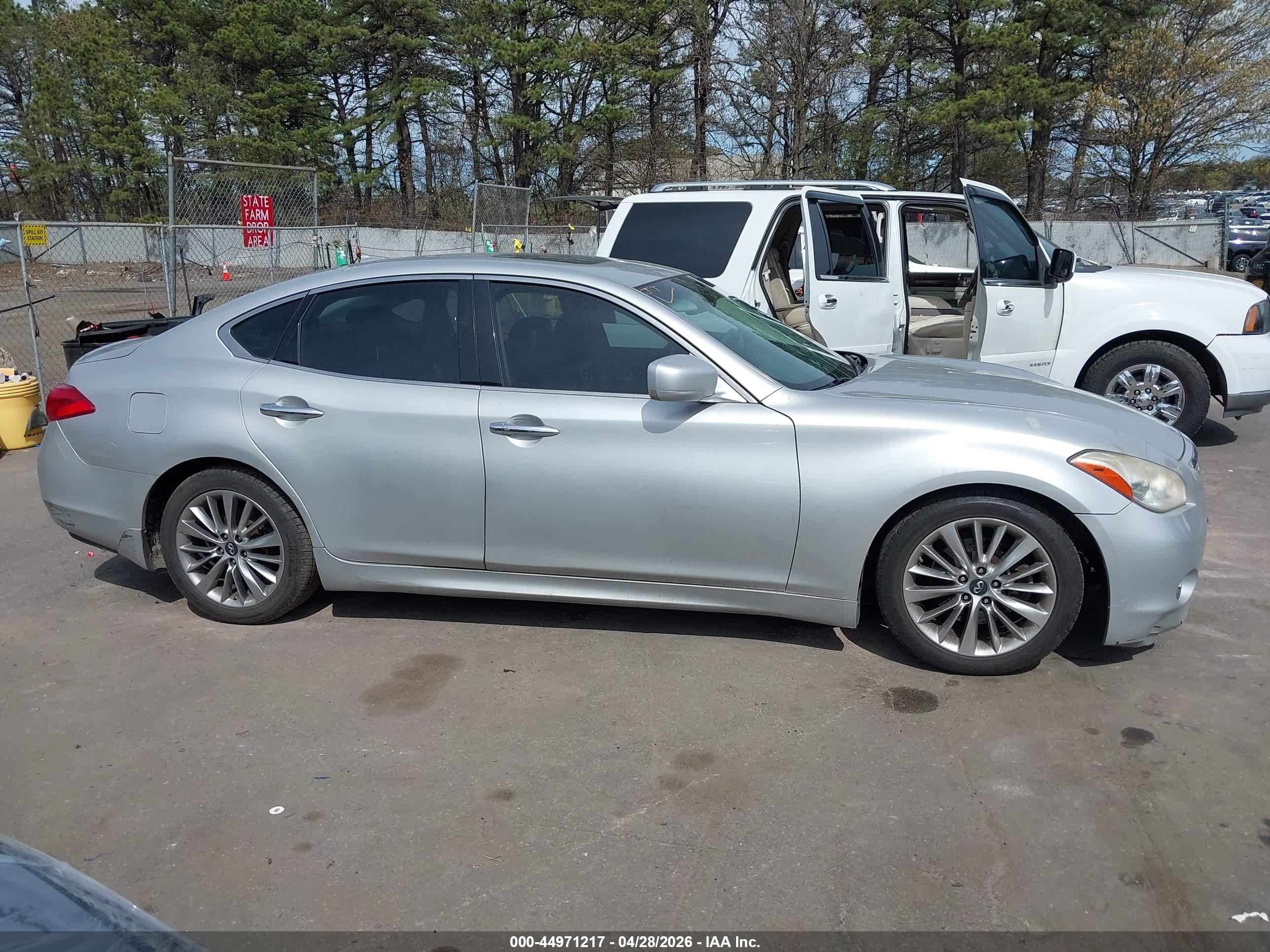 2012 Infiniti M37x   Silver vin: JN1BY1AR0CM390750