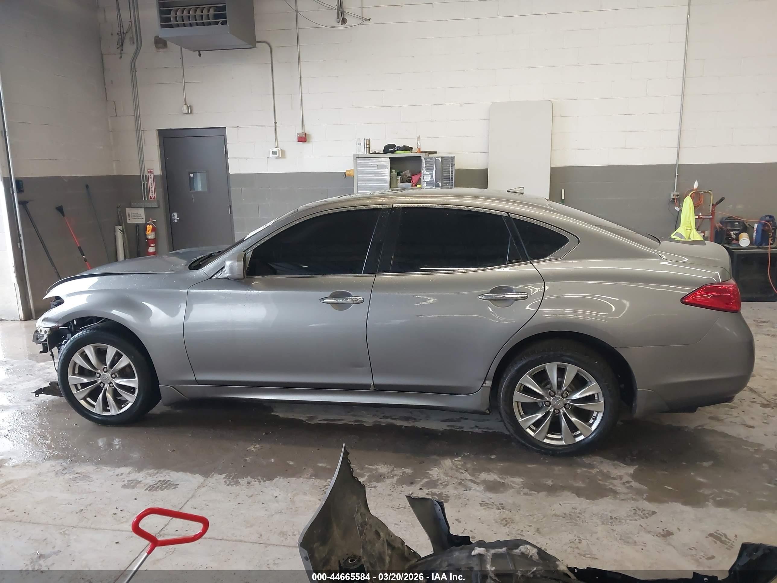 2012 Infiniti M37x   Серебряный vin: JN1BY1AR0CM392319