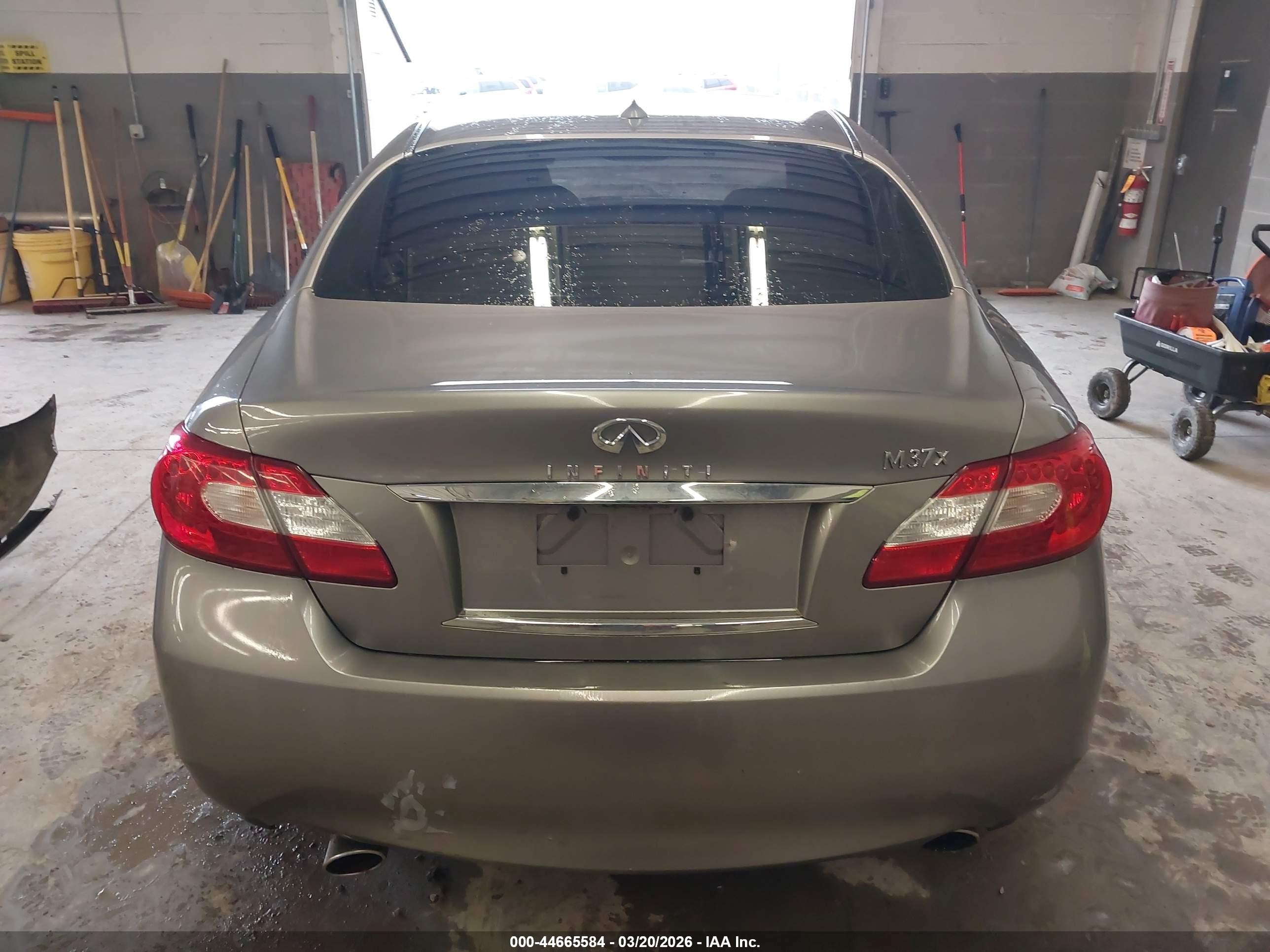 2012 Infiniti M37x   Серебряный vin: JN1BY1AR0CM392319