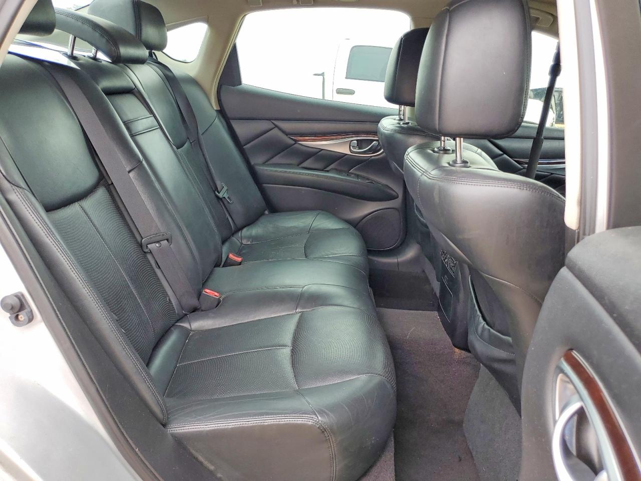 2012 Infiniti M37 X Silver vin: JN1BY1AR0CM394586